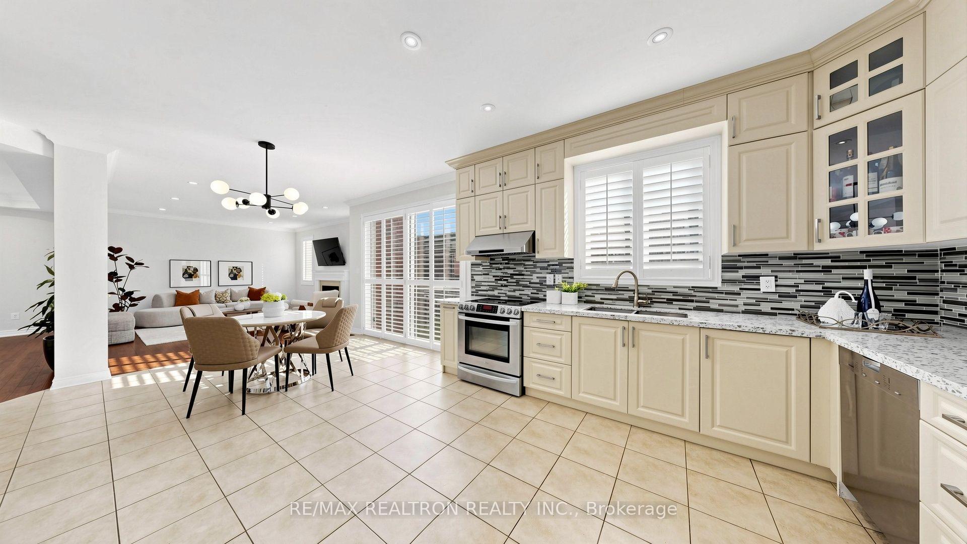 Photo 33 of 15 Edward Roberts Drive, Markham, Victoria Square — HOMEH