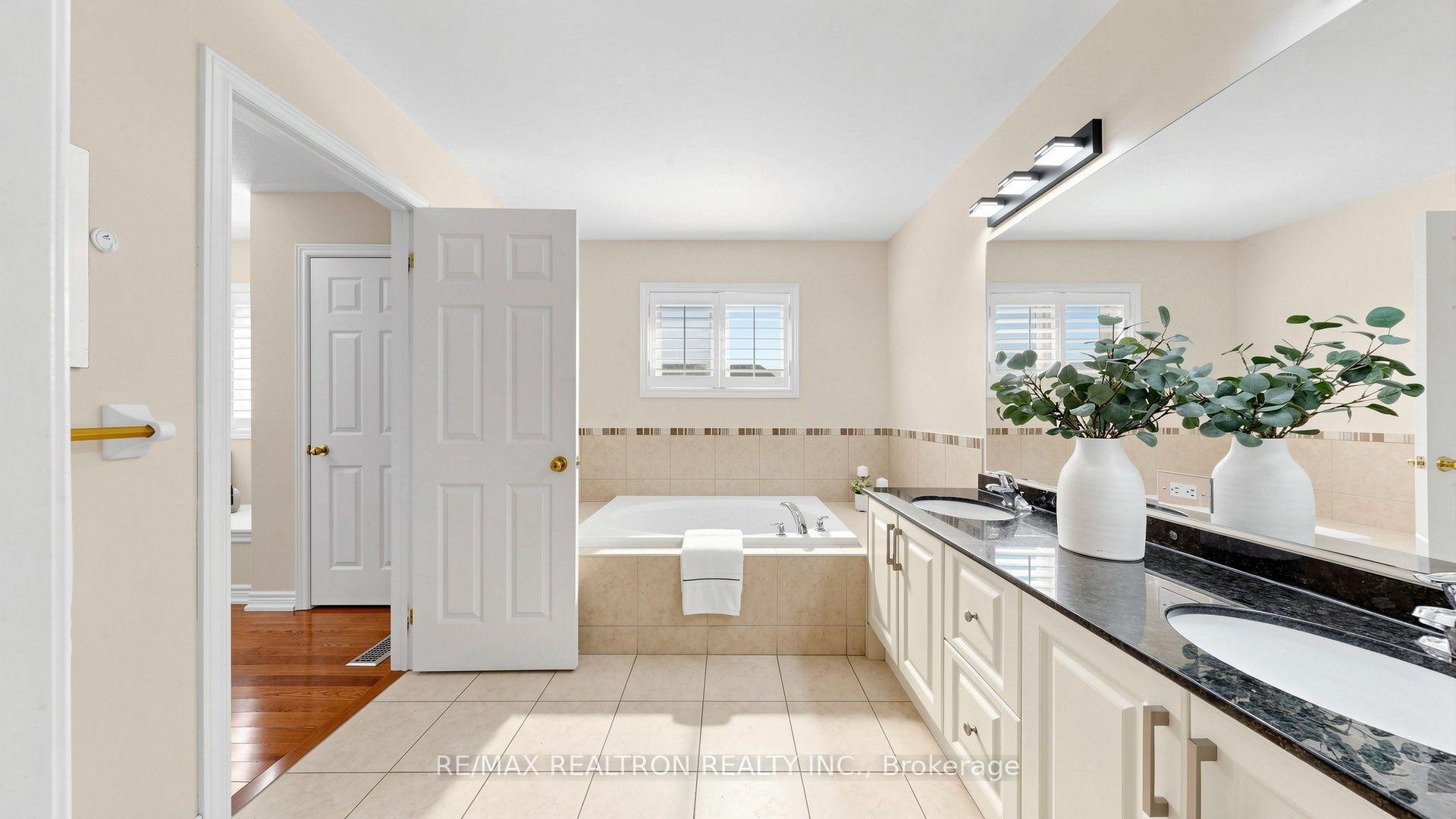 Photo 59 of 15 Edward Roberts Drive, Markham, Victoria Square — HOMEH