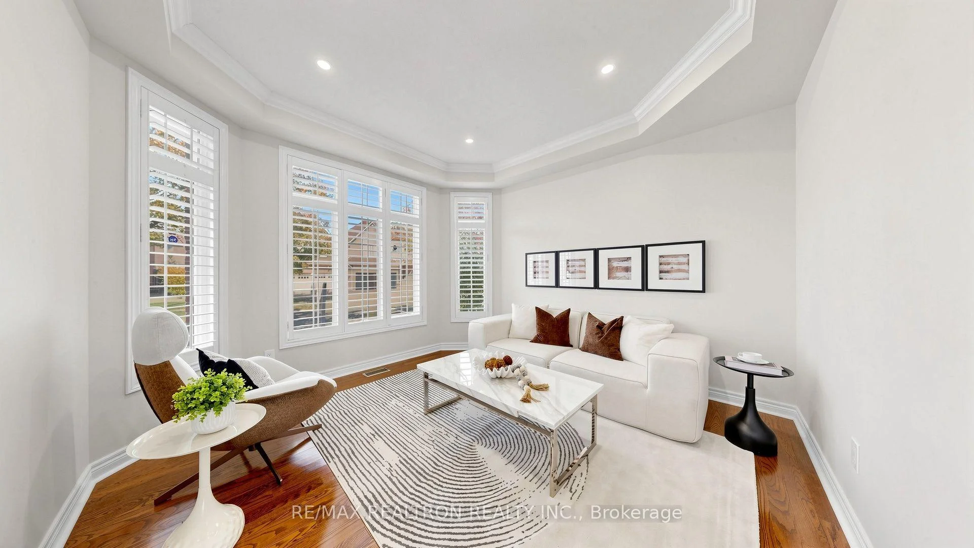 Photo 3 of 15 Edward Roberts Drive, Markham, Victoria Square — HOMEH