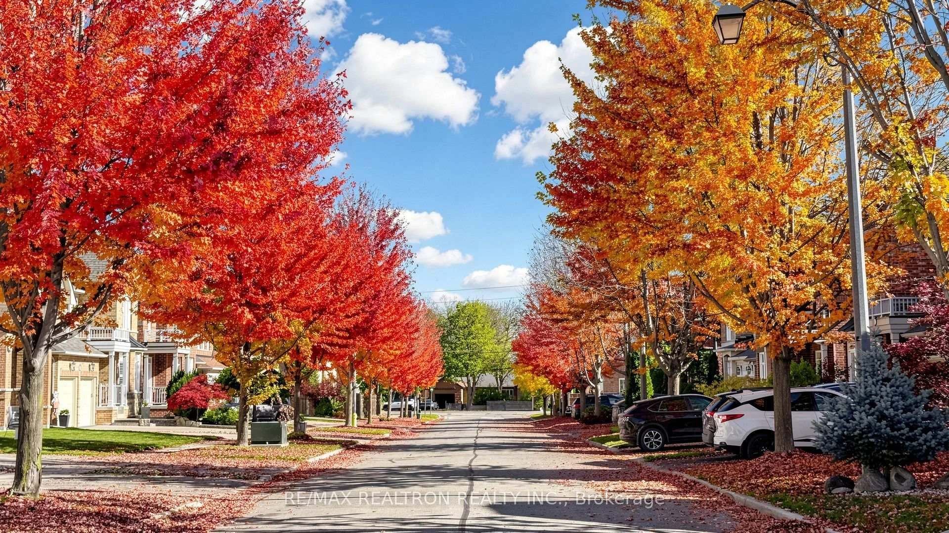 Photo 8 of 15 Edward Roberts Drive, Markham, Victoria Square — HOMEH
