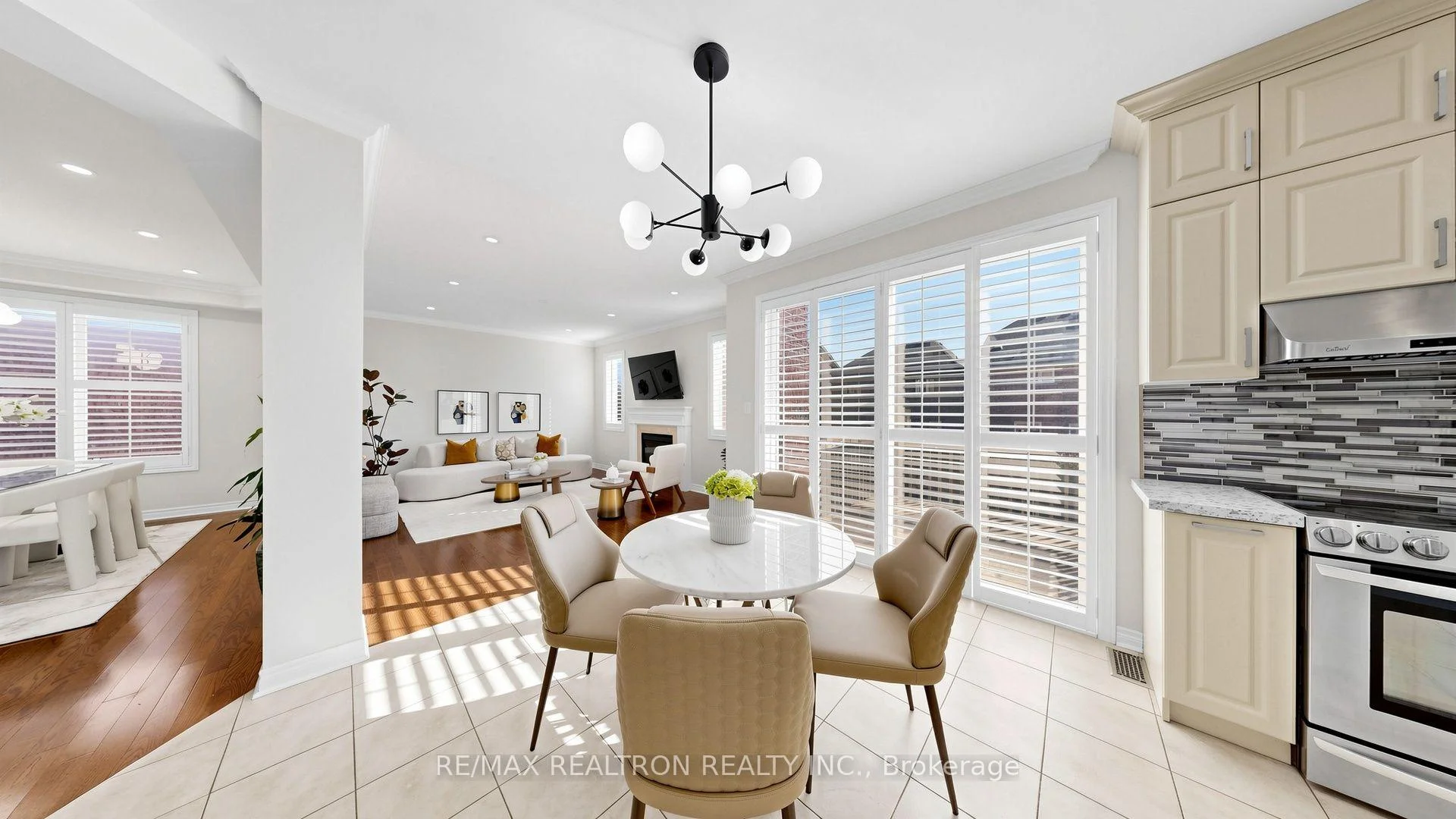 Photo 32 of 15 Edward Roberts Drive, Markham, Victoria Square — HOMEH