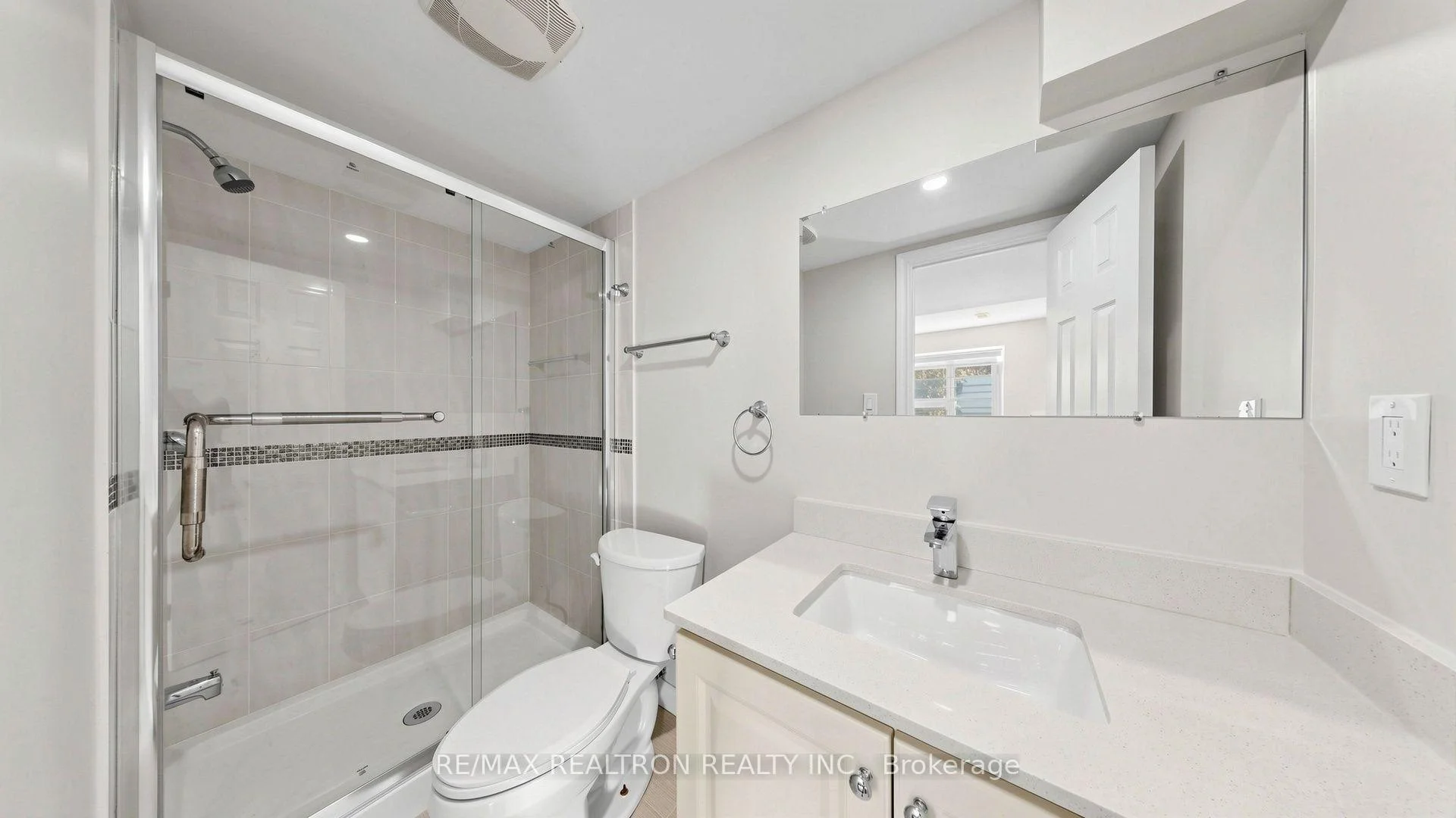 Photo 62 of 15 Edward Roberts Drive, Markham, Victoria Square — HOMEH