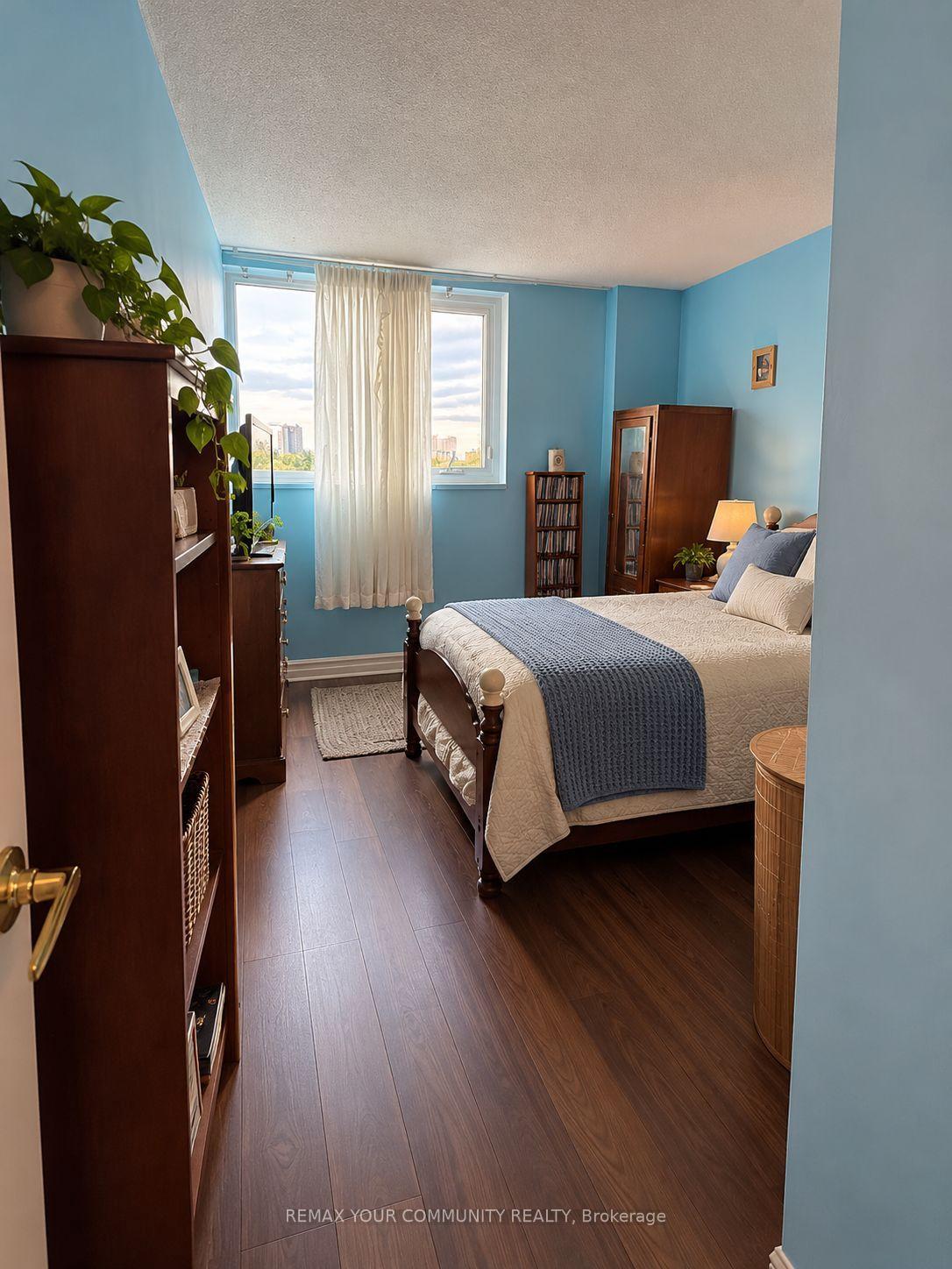 Photo 2 of Unit 803, 260 Scarlett Road, Toronto, Rockcliffe-Smythe — HOMEH