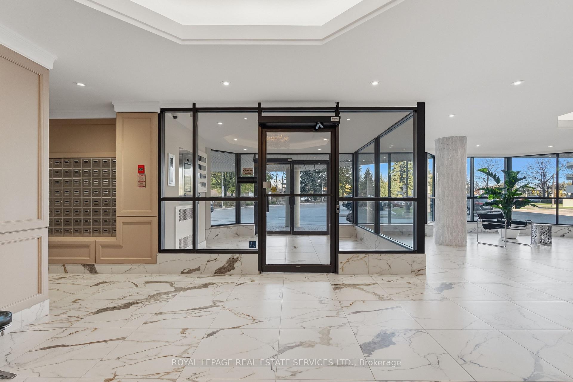 Photo 6 of Unit 1004, 1155 Bough Beeches Boulevard, Mississauga, Rathwood — HOMEH