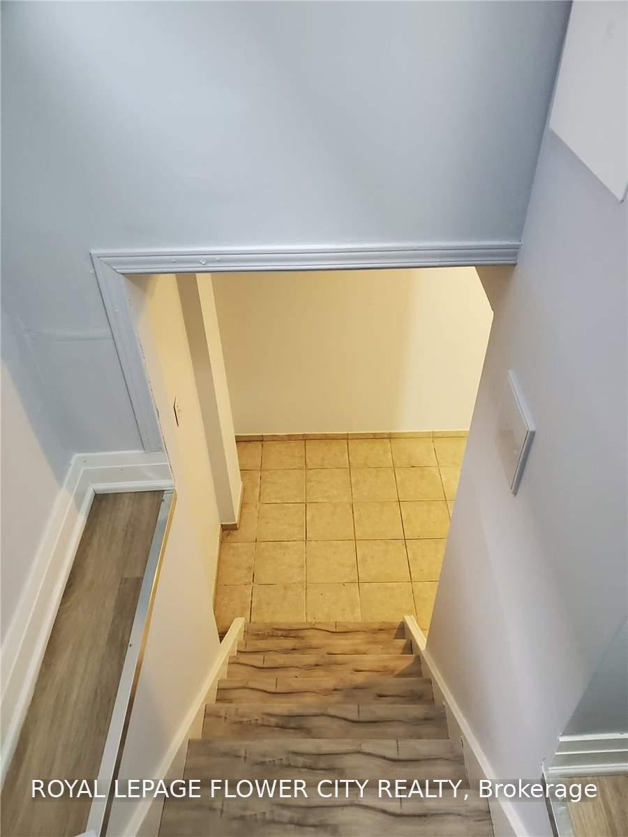 Photo 3 of Unit Basement, 859 Drysdale Drive, Mississauga, East Credit — HOMEH
