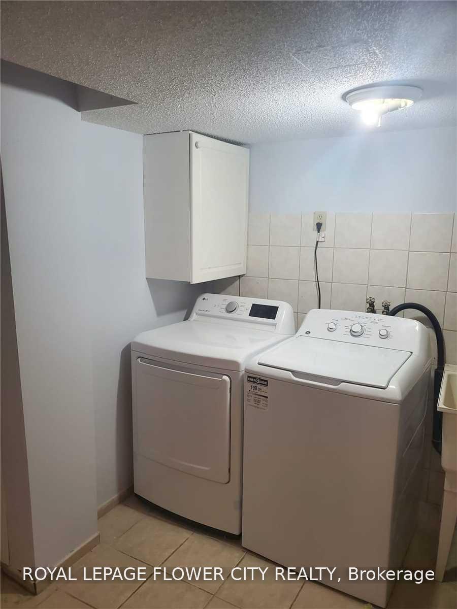 Photo 6 of Unit Basement, 859 Drysdale Drive, Mississauga, East Credit — HOMEH