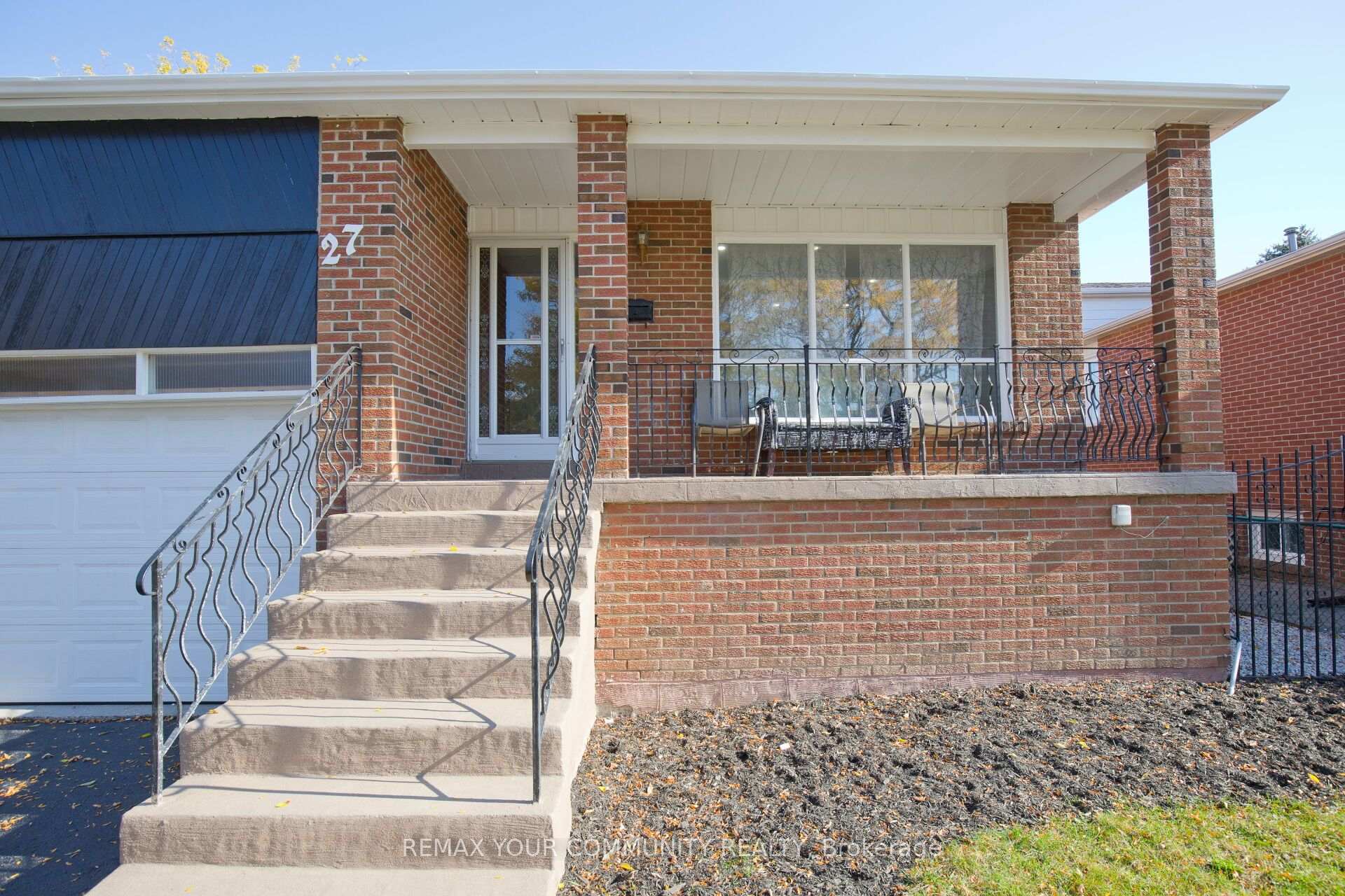 Photo 2 of 27 Moffatt Avenue, Brampton, Fletcher's West — HOMEH