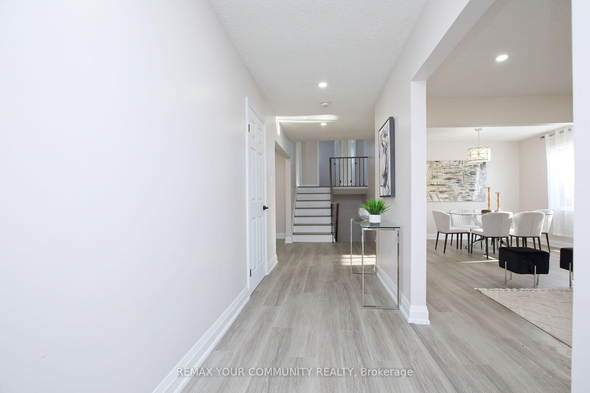 Photo 3 of 27 Moffatt Avenue, Brampton, Fletcher's West — HOMEH