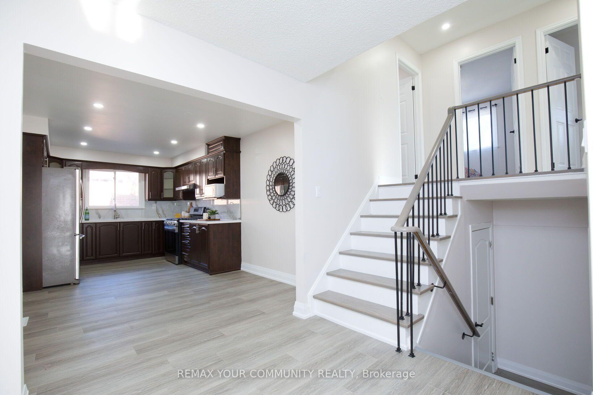 Photo 10 of 27 Moffatt Avenue, Brampton, Fletcher's West — HOMEH