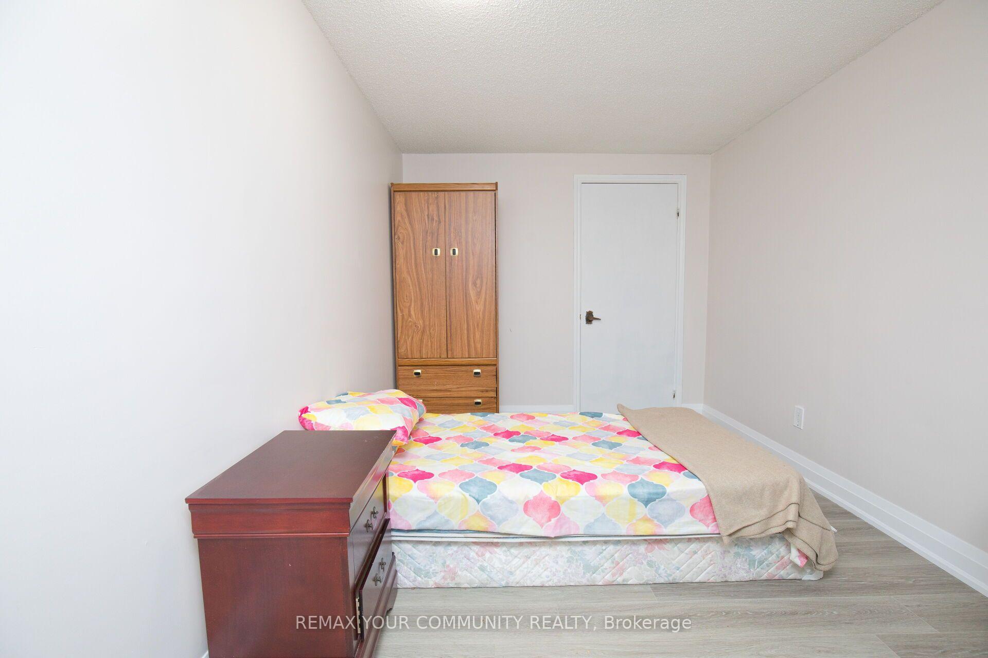 Photo 32 of 27 Moffatt Avenue, Brampton, Fletcher's West — HOMEH