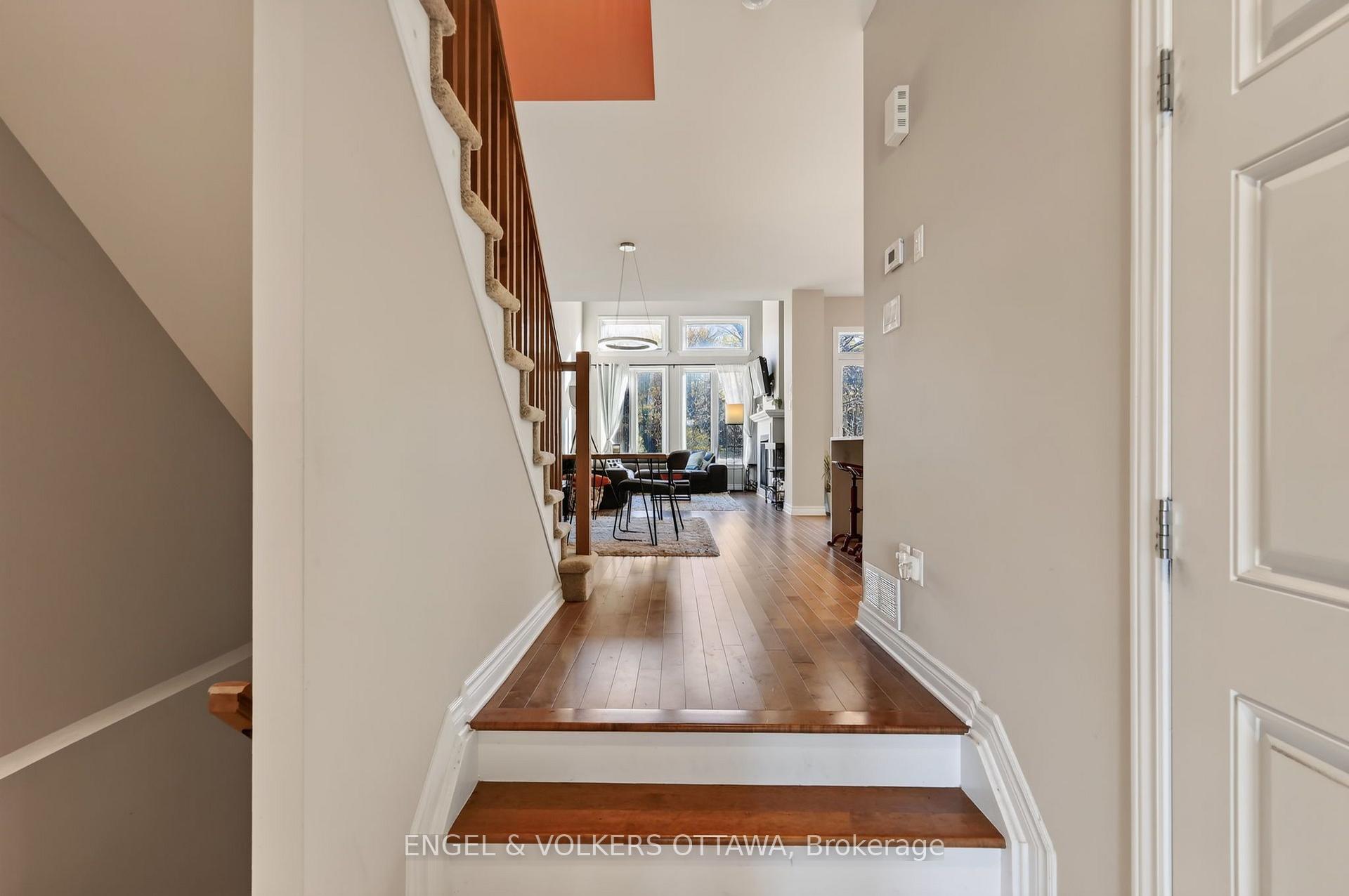 Photo 8 of 546 Rowers Way, Ottawa, Riverside South/Gloucester Glen — HOMEH