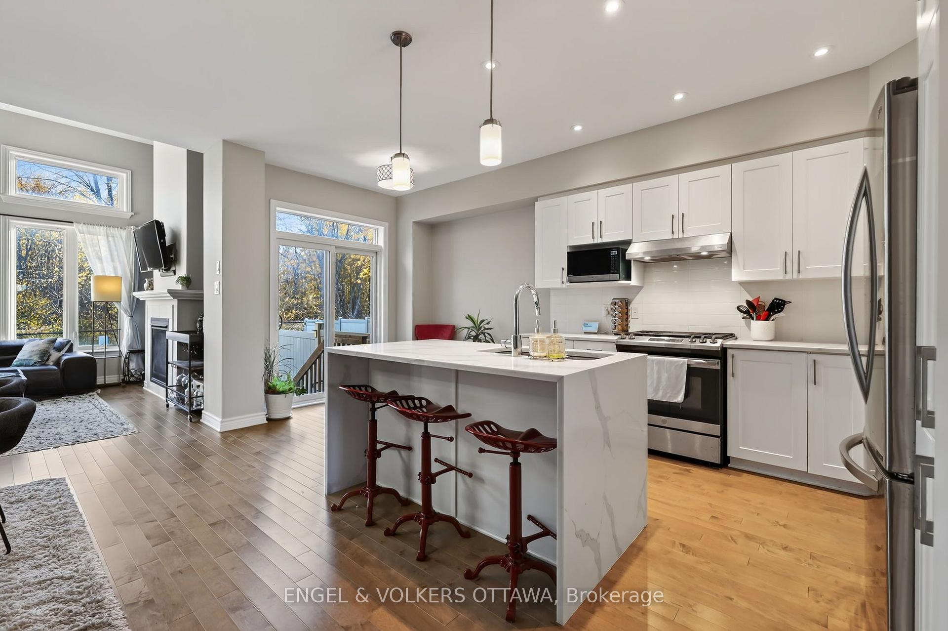 Photo 10 of 546 Rowers Way, Ottawa, Riverside South/Gloucester Glen — HOMEH