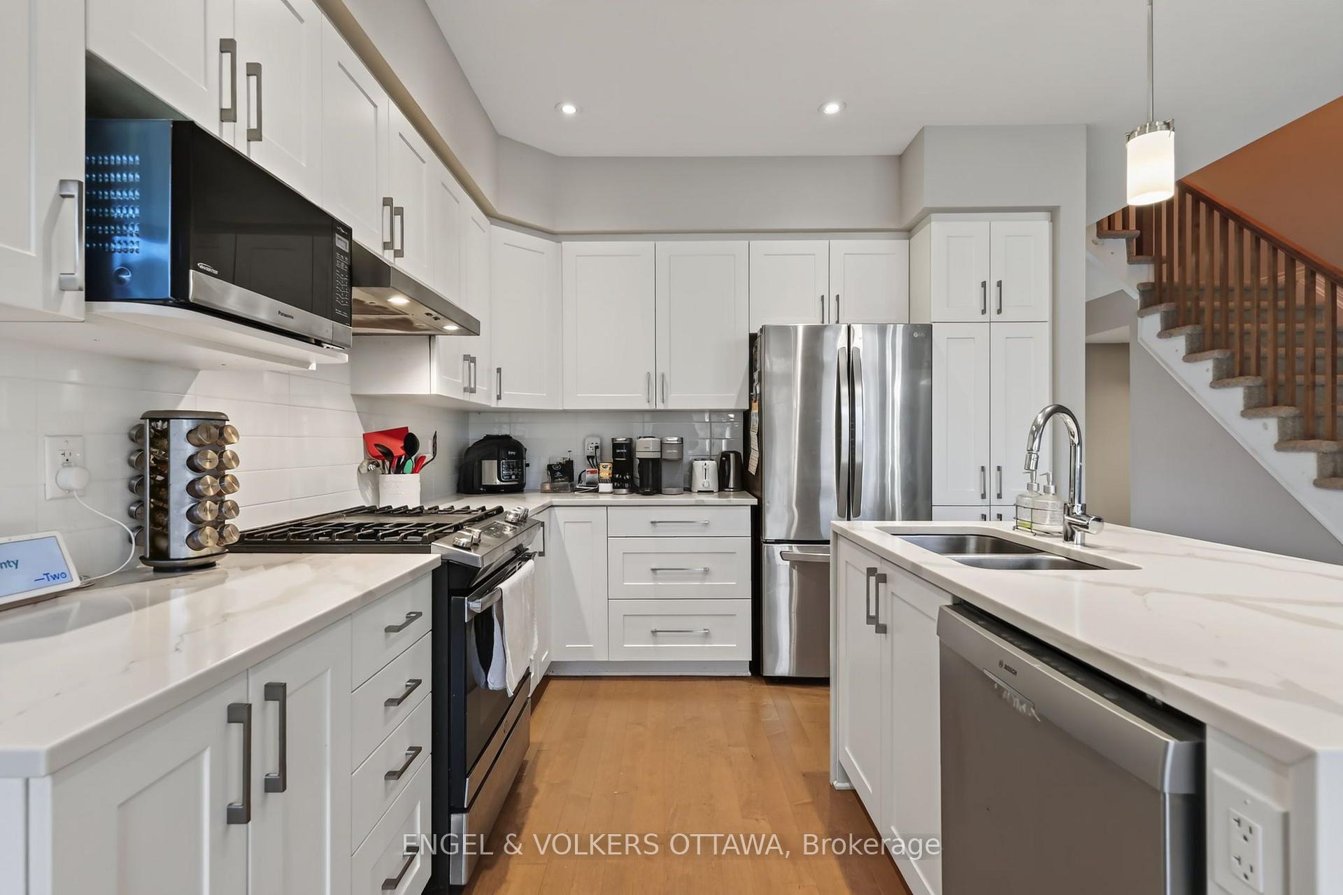 Photo 15 of 546 Rowers Way, Ottawa, Riverside South/Gloucester Glen — HOMEH