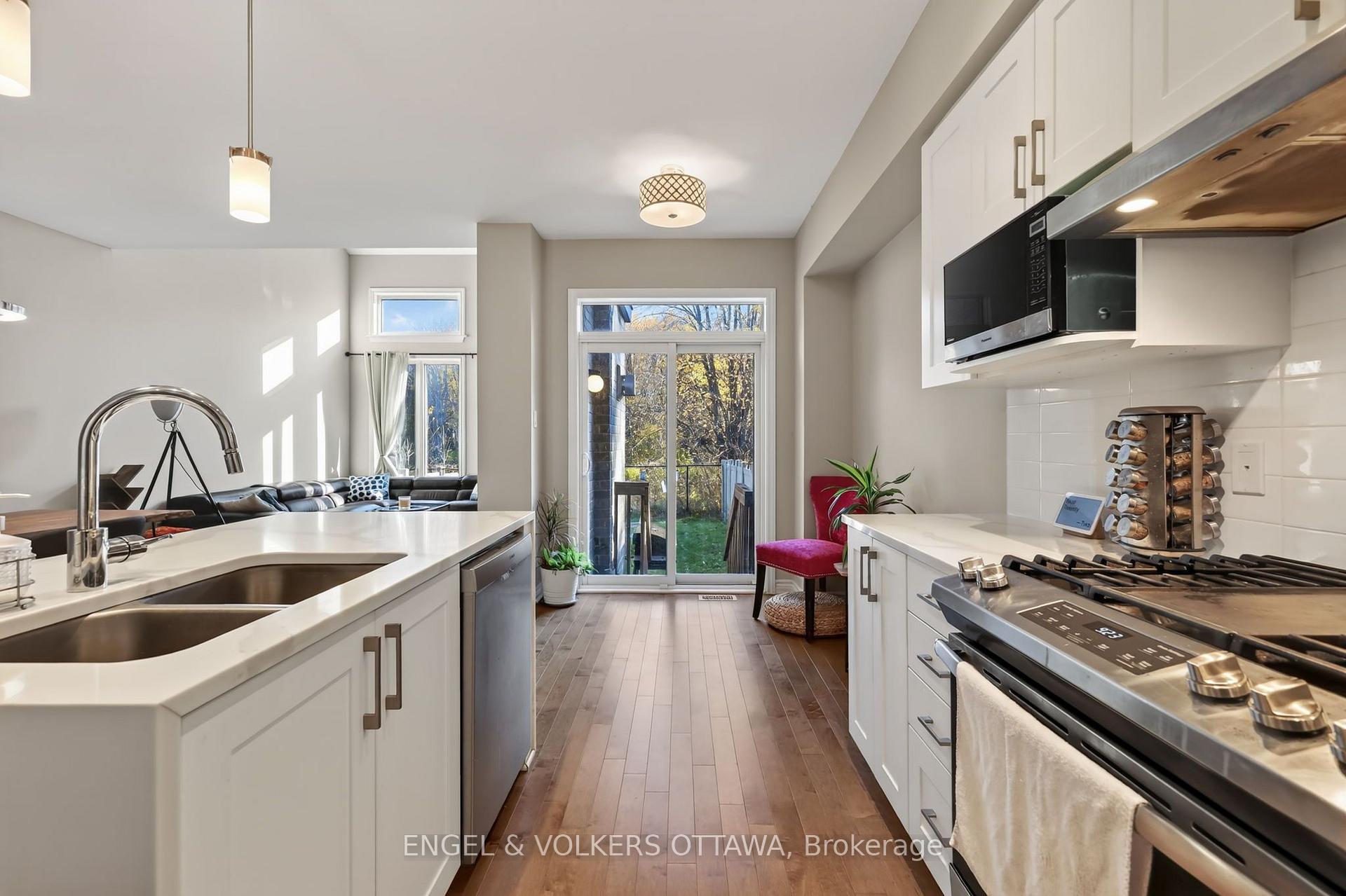 Photo 17 of 546 Rowers Way, Ottawa, Riverside South/Gloucester Glen — HOMEH