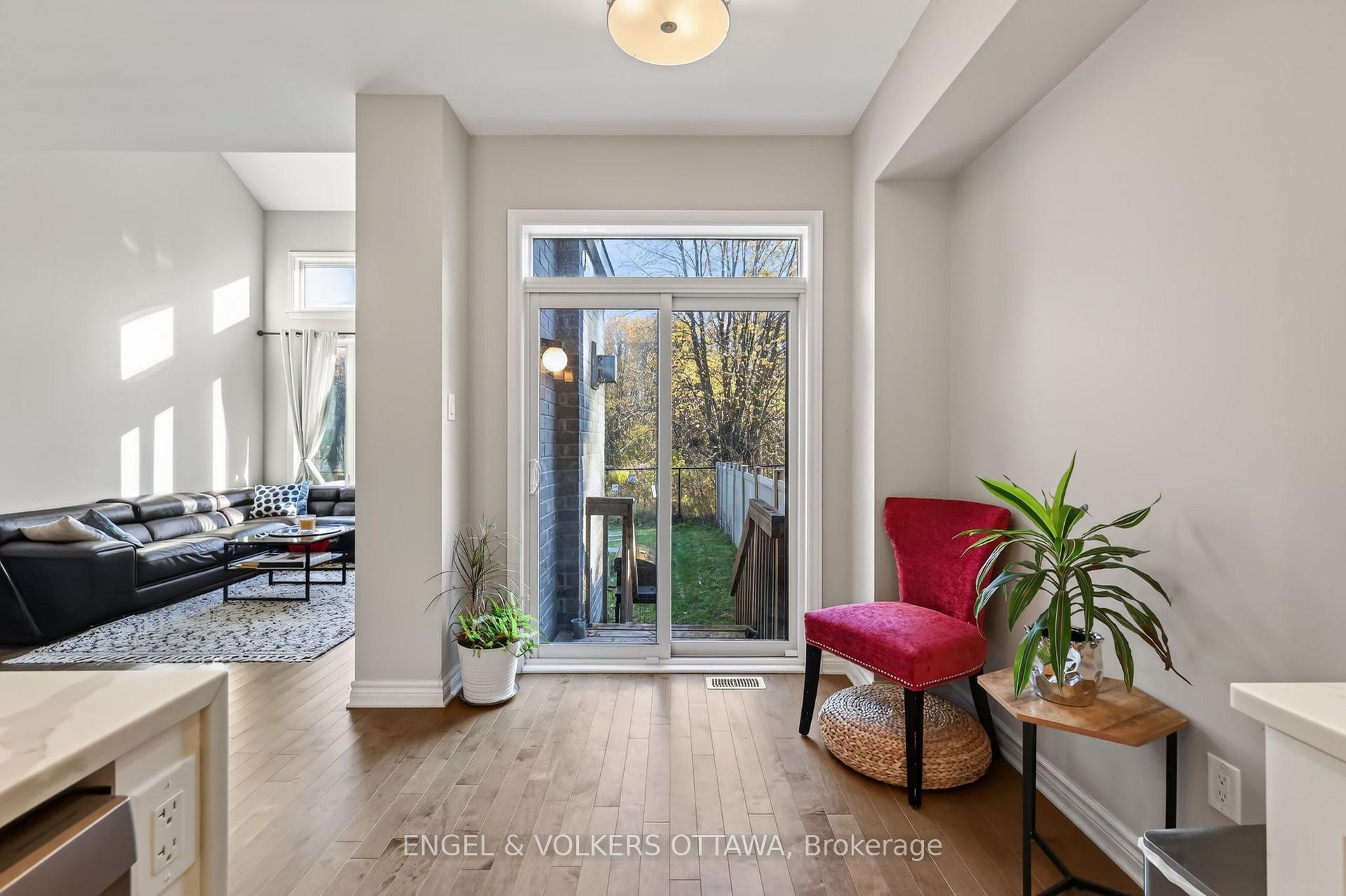 Photo 18 of 546 Rowers Way, Ottawa, Riverside South/Gloucester Glen — HOMEH