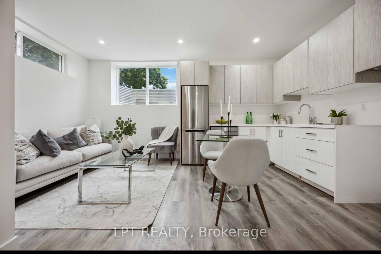 Photo 4 of Unit 3, 19 Hatfield Crescent, Etobicoke, Elms-Old Rexdale — HOMEH