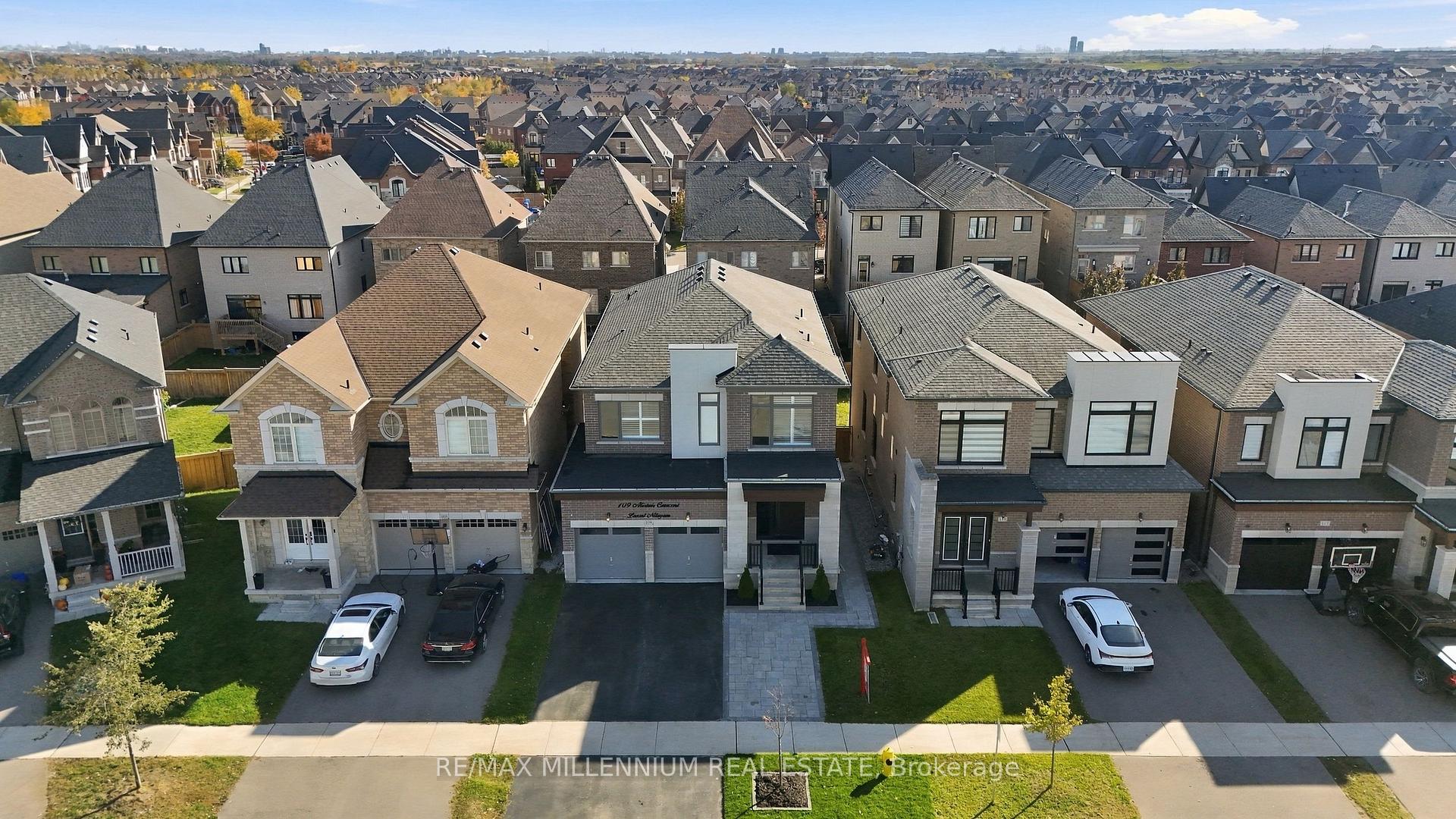 Photo 2 of 109 Alistair Crescent, Vaughan, Kleinburg — HOMEH