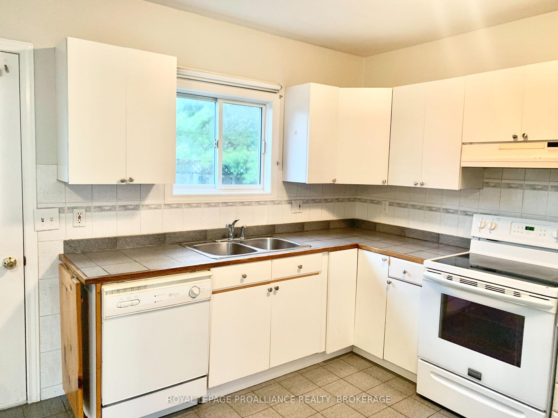 Photo 6 of 818 Division Street, Kingston, East of Sir John A. Blvd — HOMEH