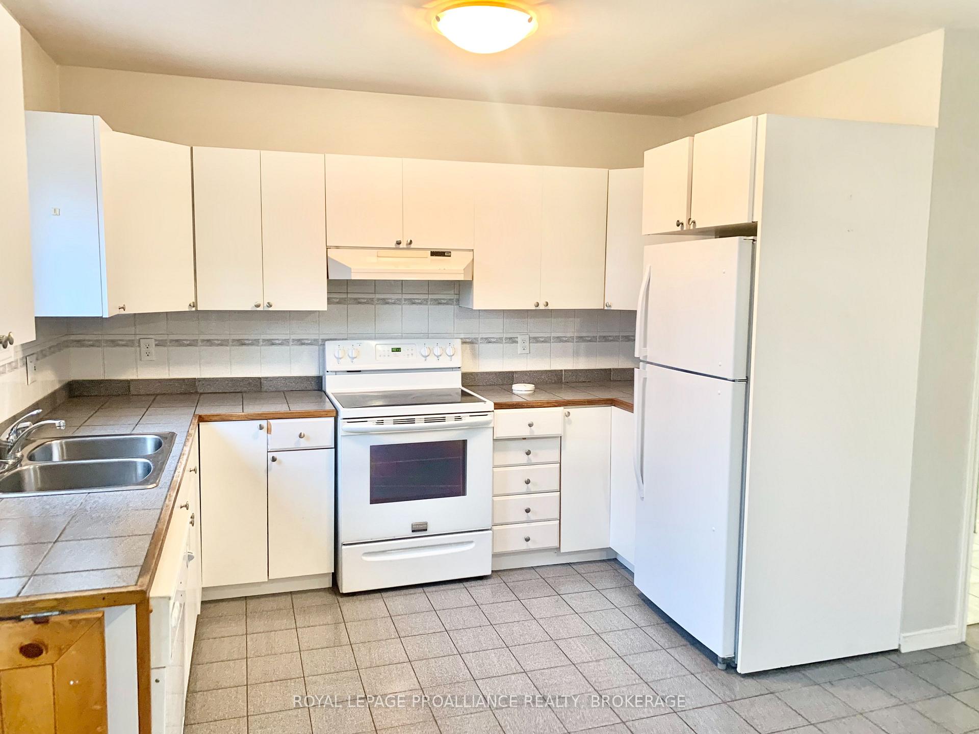 Photo 8 of 818 Division Street, Kingston, East of Sir John A. Blvd — HOMEH