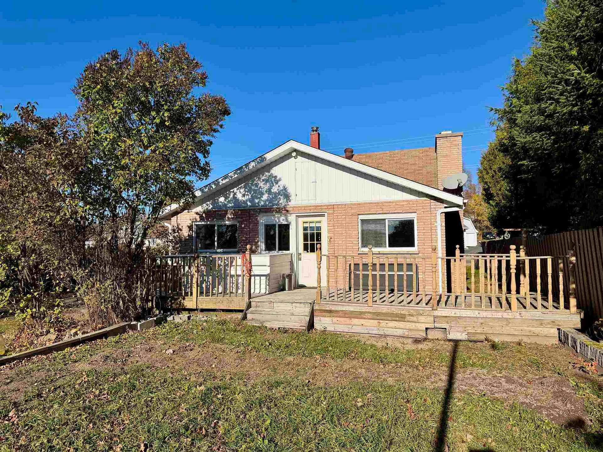 Front of 221 Hillside Drive S