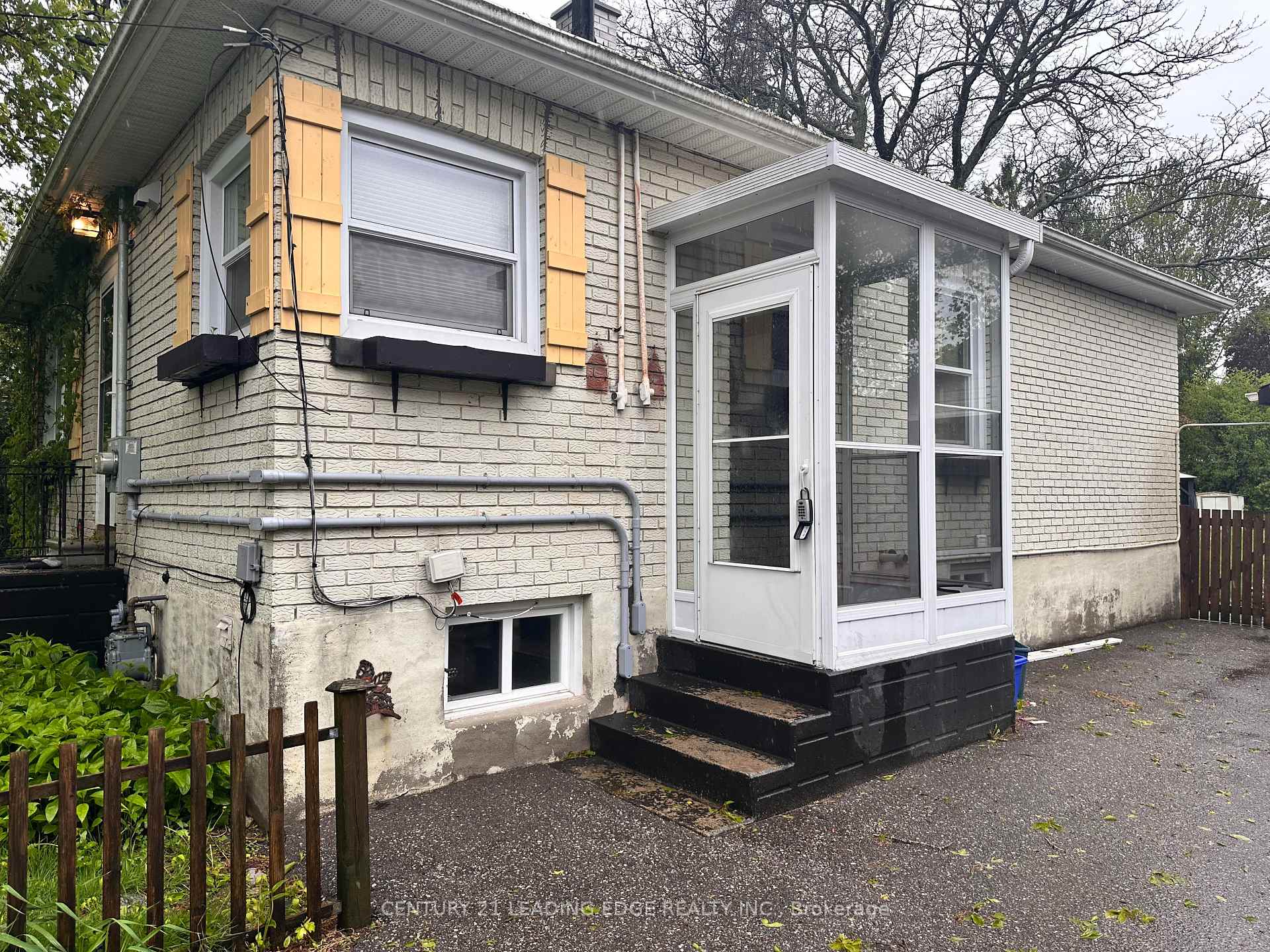 Photo 2 of Unit BSMT, 92 Thickson Road N, Whitby, Blue Grass Meadows — HOMEH