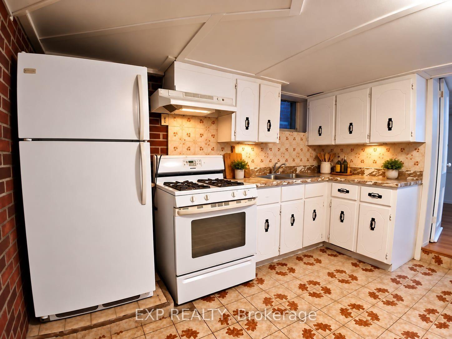 Photo 4 of Unit Lower Level, 310 Westwood Avenue, Toronto, East York — HOMEH