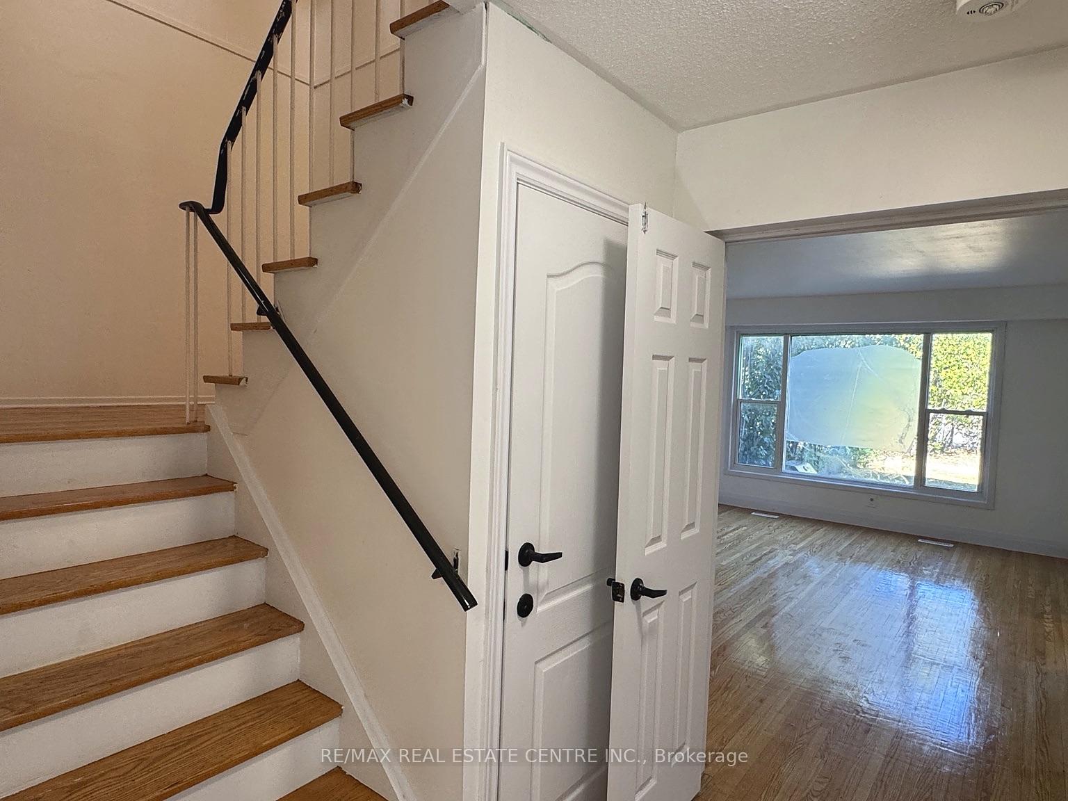 Photo 2 of 3722 Ellengale Drive, Mississauga, Erindale — HOMEH