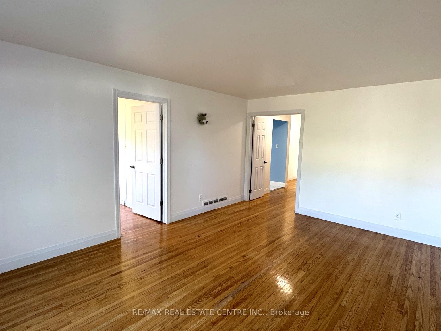 Photo 3 of 3722 Ellengale Drive, Mississauga, Erindale — HOMEH