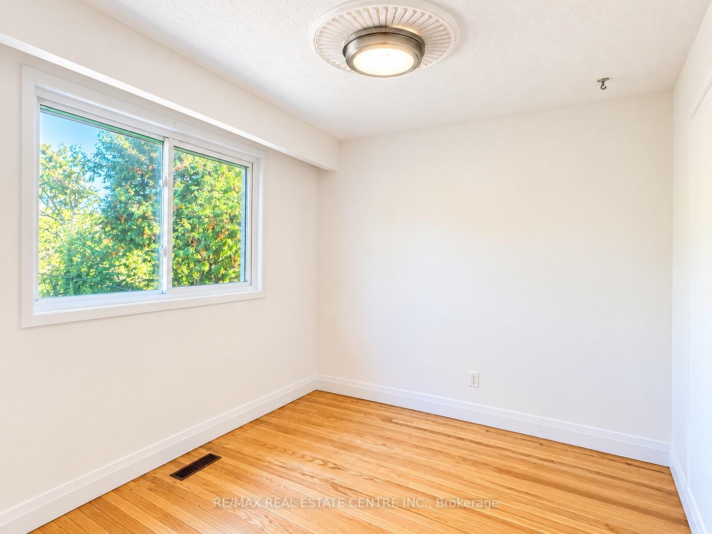Photo 12 of 3722 Ellengale Drive, Mississauga, Erindale — HOMEH