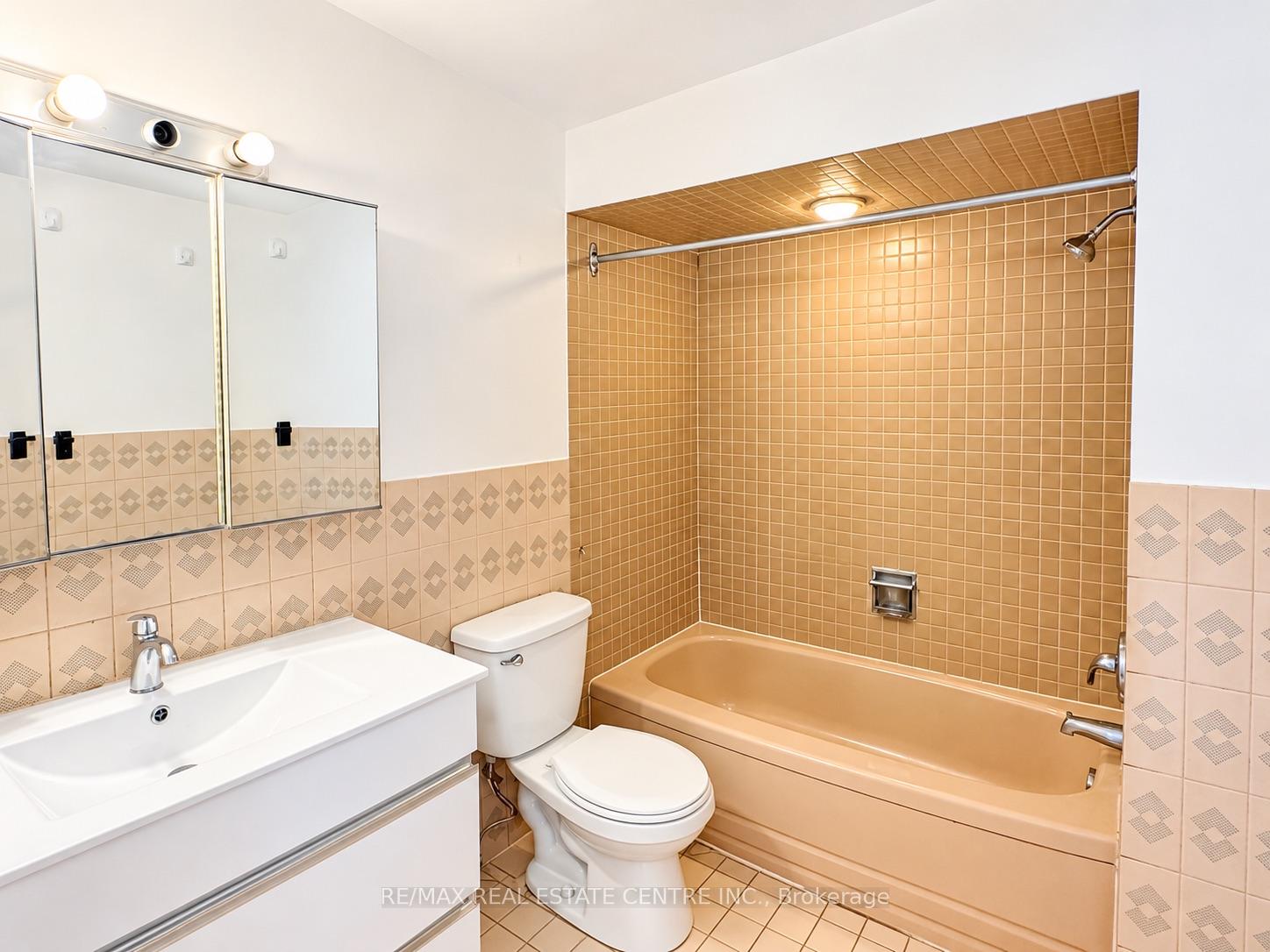 Photo 23 of 3722 Ellengale Drive, Mississauga, Erindale — HOMEH