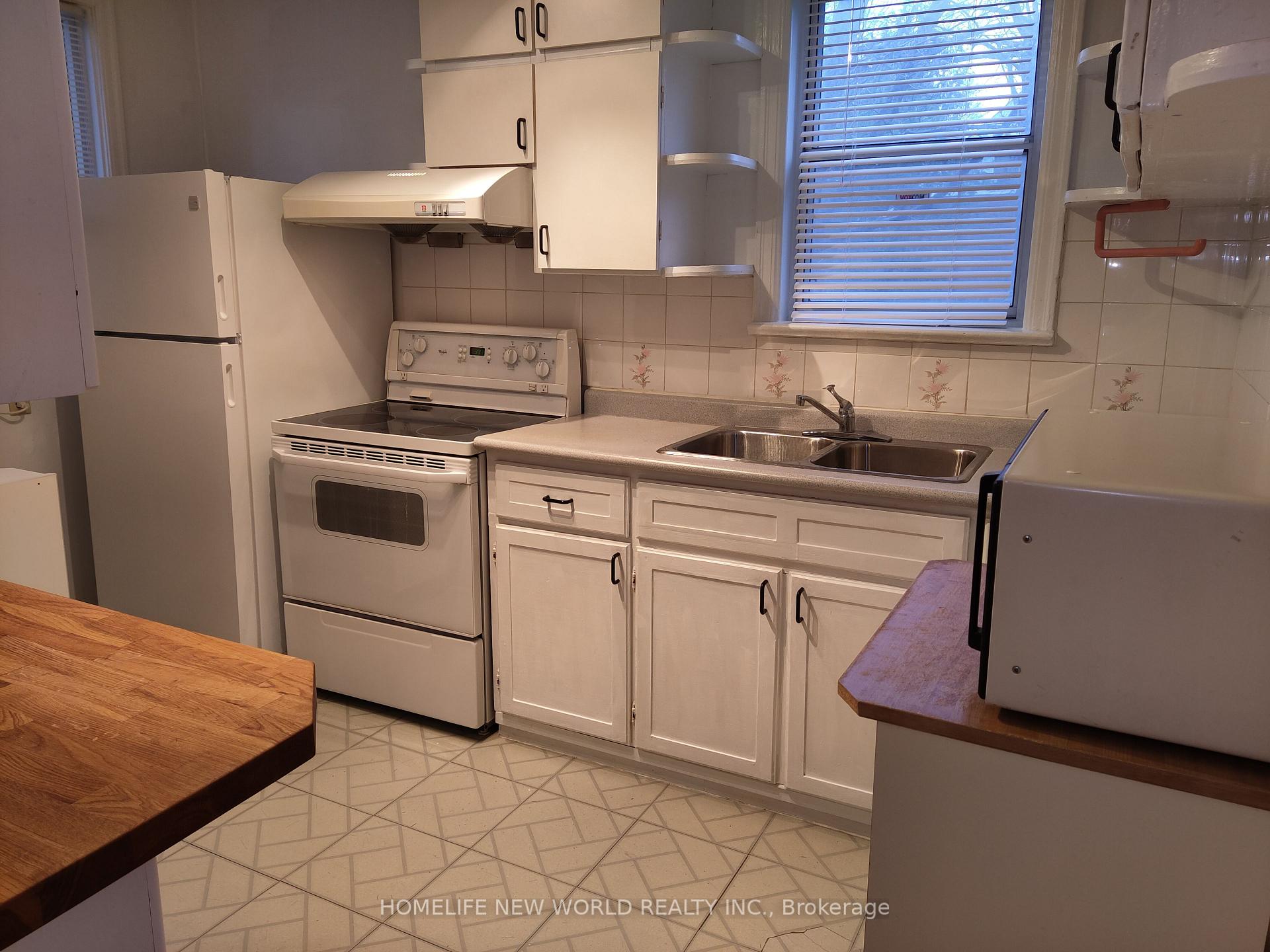 Photo 4 of Unit Gr, 2nd, 17 Bonnington Place, North York, Willowdale East — HOMEH