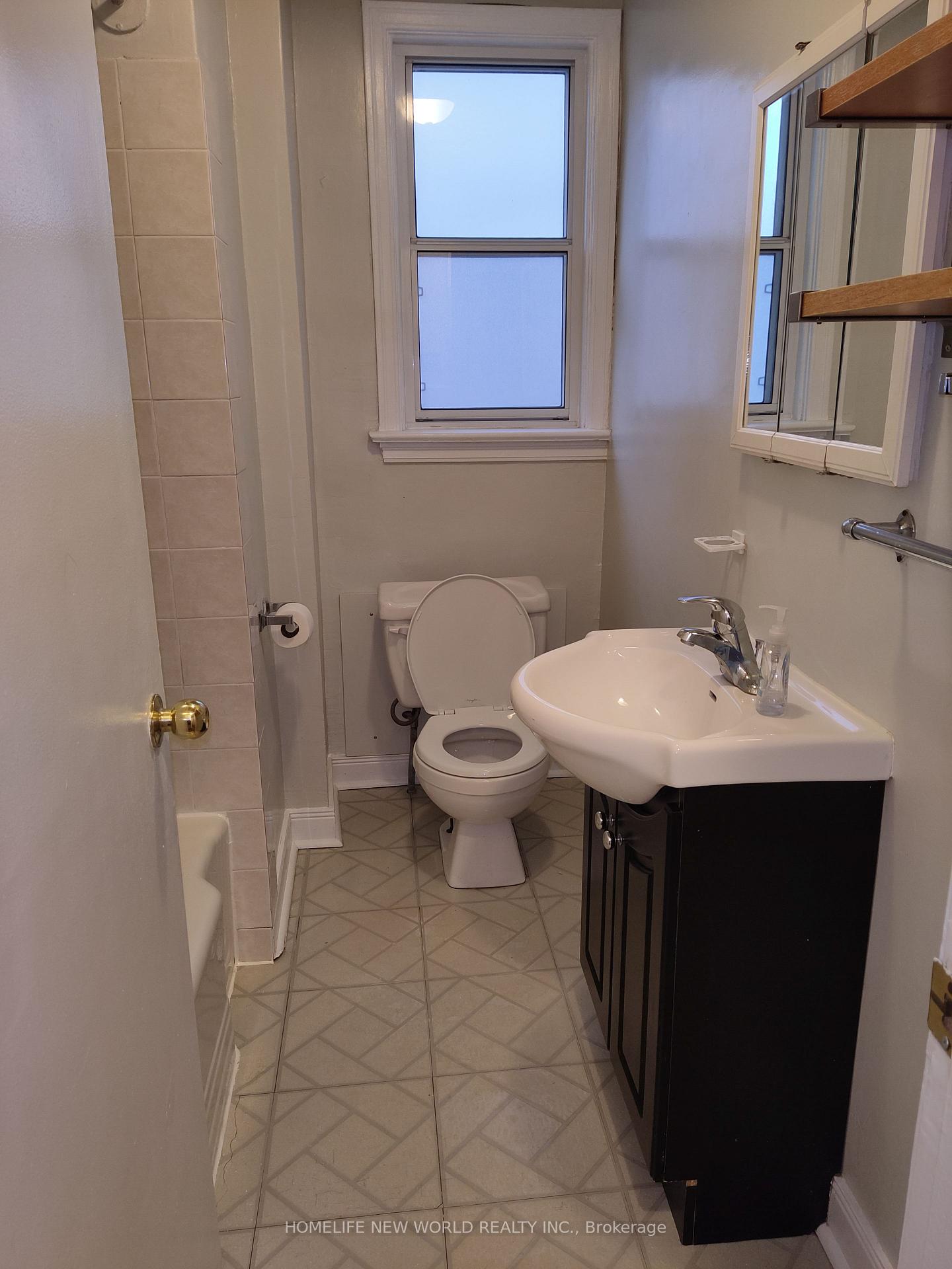 Photo 6 of Unit Gr, 2nd, 17 Bonnington Place, North York, Willowdale East — HOMEH