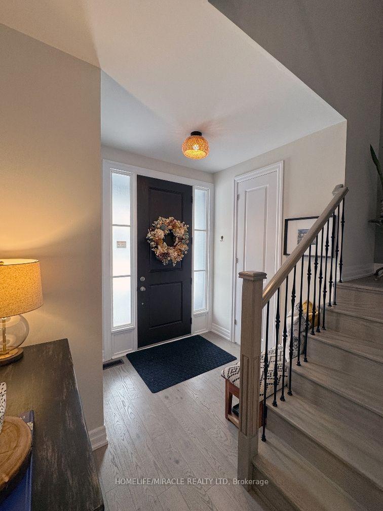 Photo 3 of 26 Windsor Circle, Niagara-on-the-Lake, Town — HOMEH