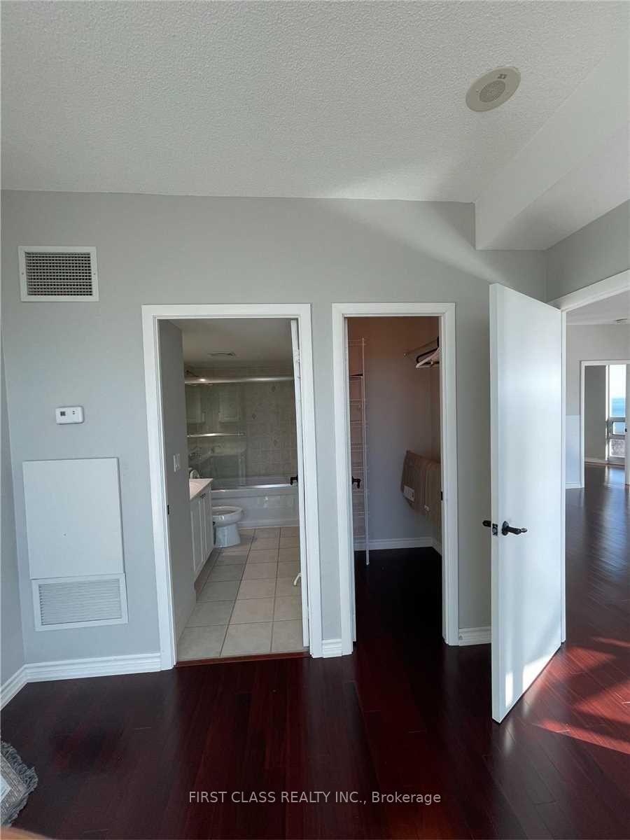 Photo 9 of Unit 2004, 231 Fort York Boulevard, Toronto, Niagara — HOMEH