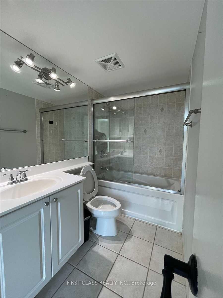 Photo 10 of Unit 2004, 231 Fort York Boulevard, Toronto, Niagara — HOMEH