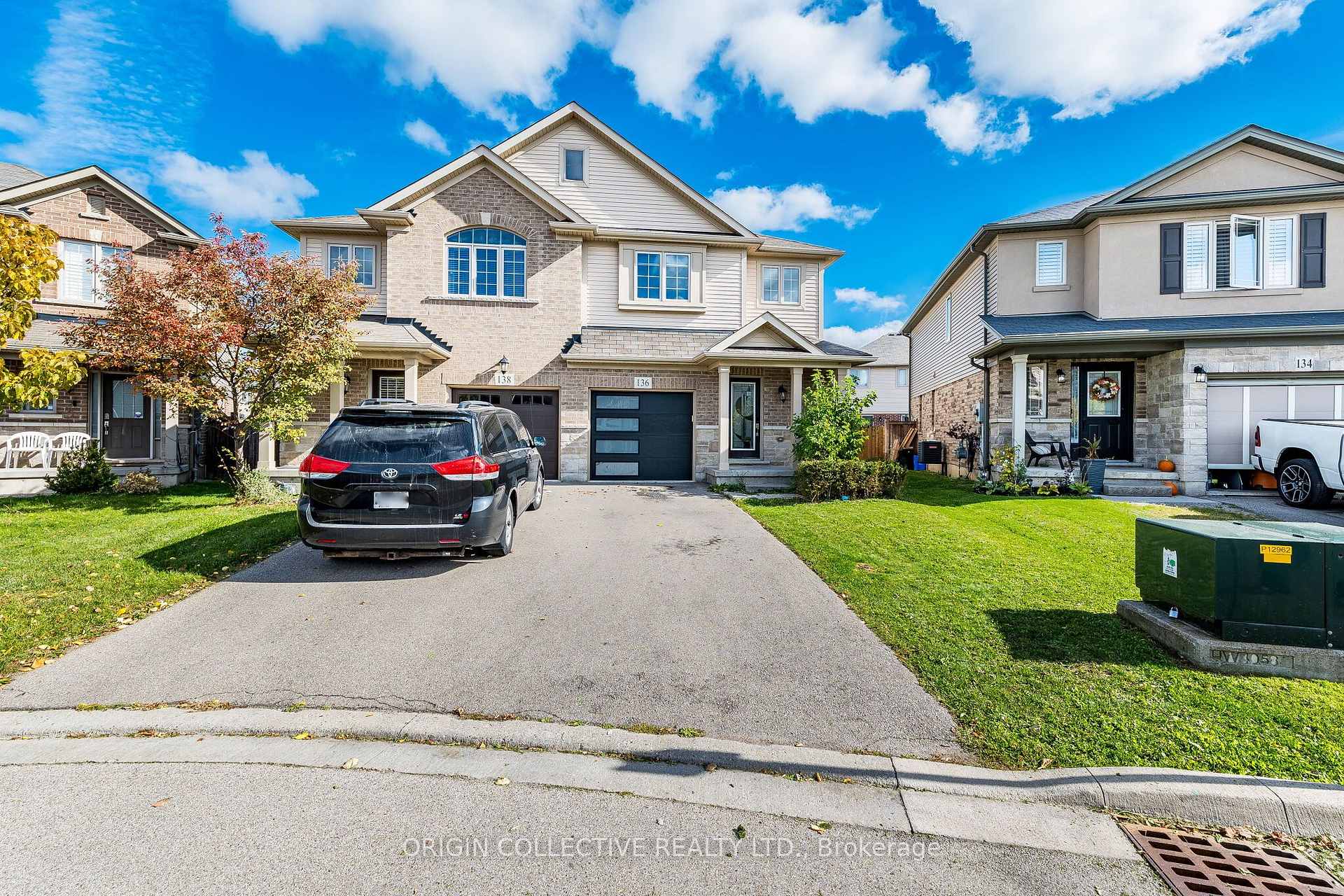 Photo 2 of 136 Westbank Trail E, Hamilton, Stoney Creek Mountain — HOMEH