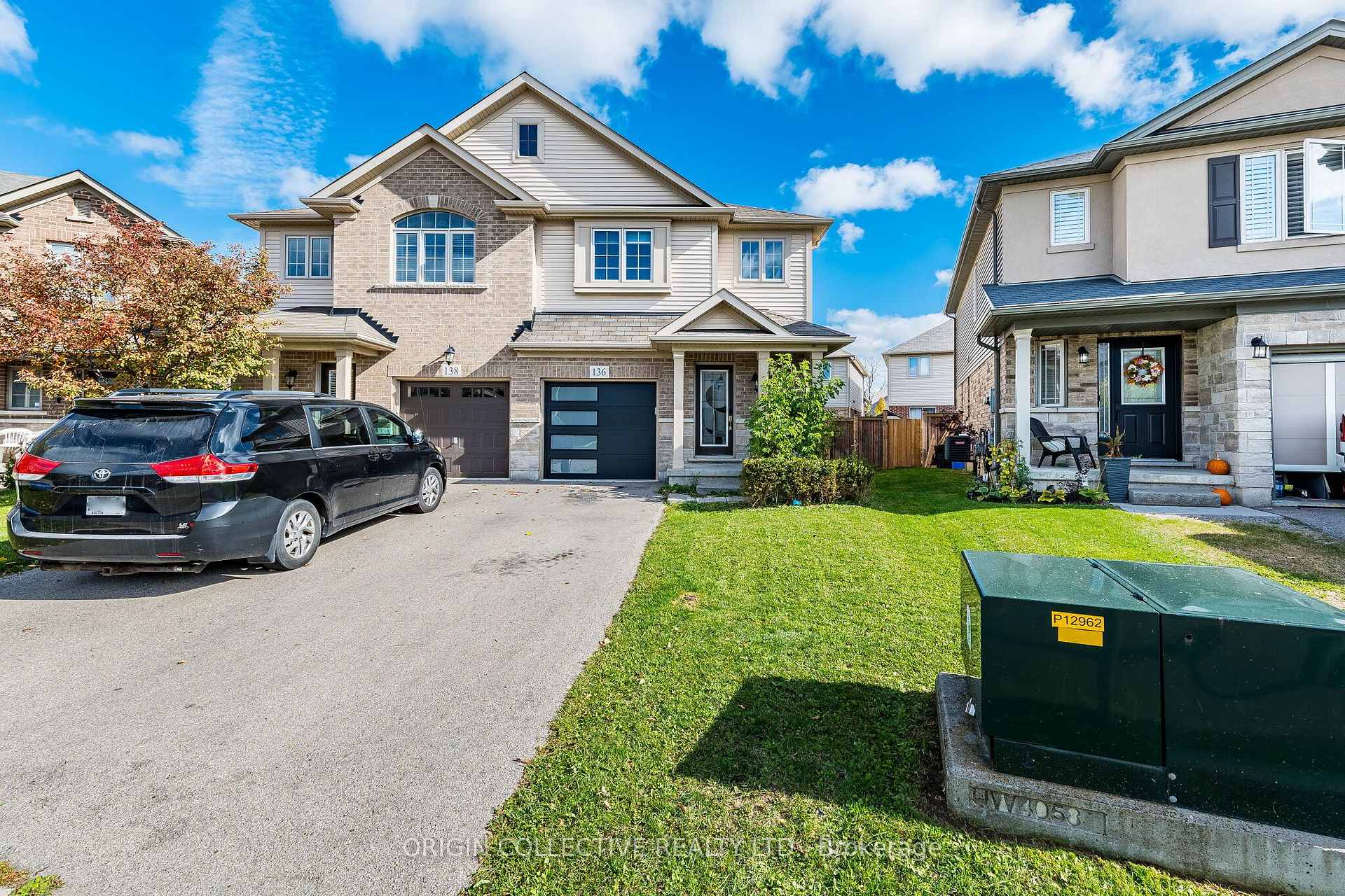 Photo 3 of 136 Westbank Trail E, Hamilton, Stoney Creek Mountain — HOMEH