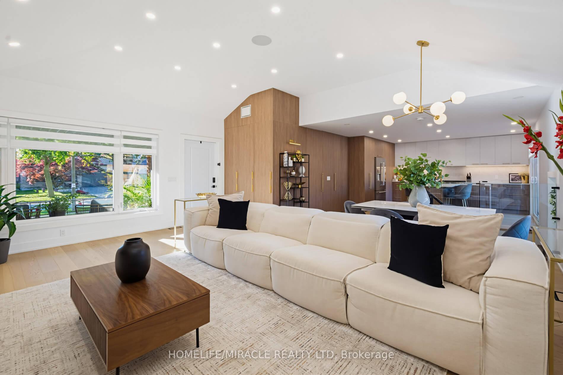 Photo 10 of 8 Laurelwood Crescent, Etobicoke, Willowridge-Martingrove-Richview — HOMEH