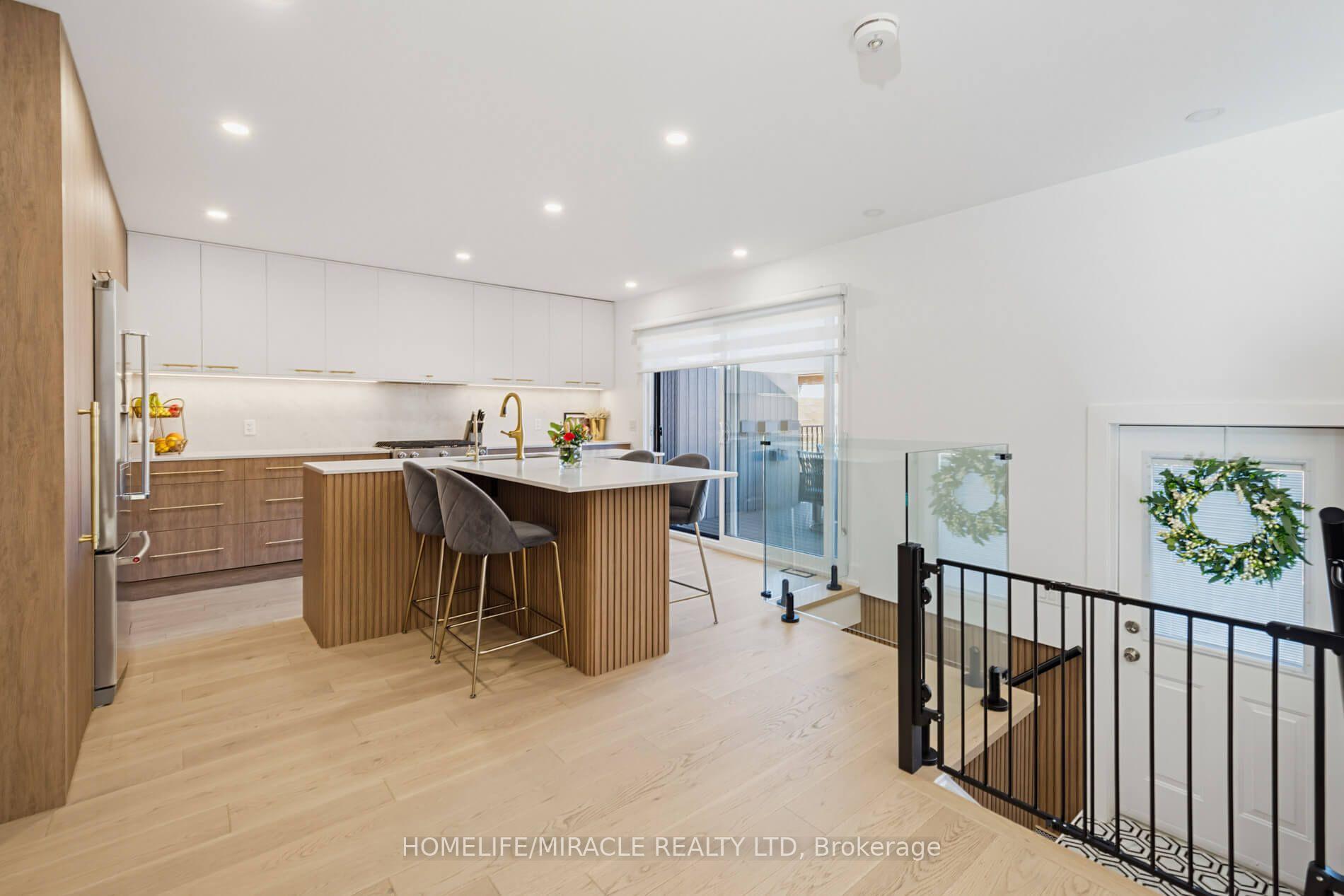 Photo 13 of 8 Laurelwood Crescent, Etobicoke, Willowridge-Martingrove-Richview — HOMEH