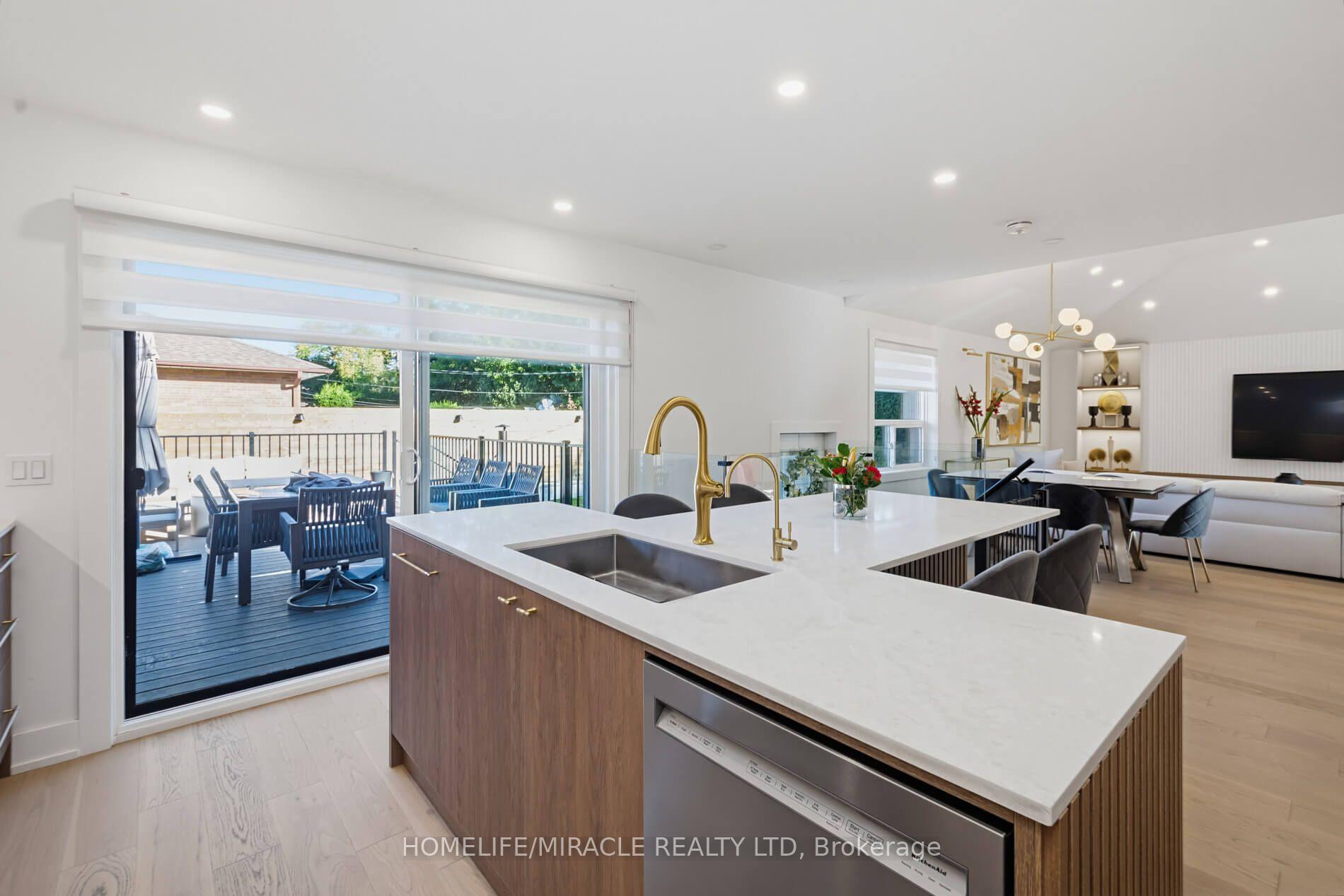Photo 16 of 8 Laurelwood Crescent, Etobicoke, Willowridge-Martingrove-Richview — HOMEH