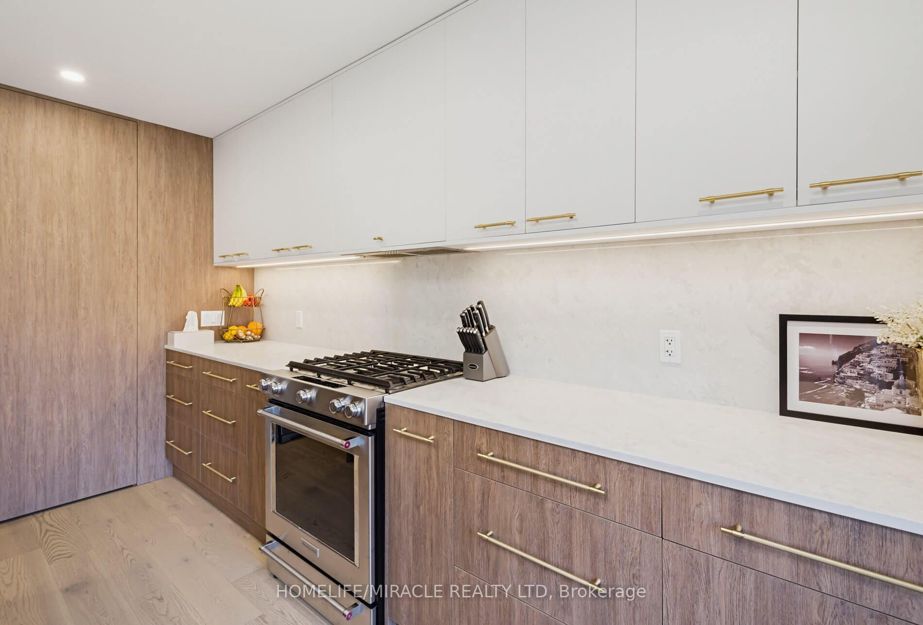 Photo 17 of 8 Laurelwood Crescent, Etobicoke, Willowridge-Martingrove-Richview — HOMEH