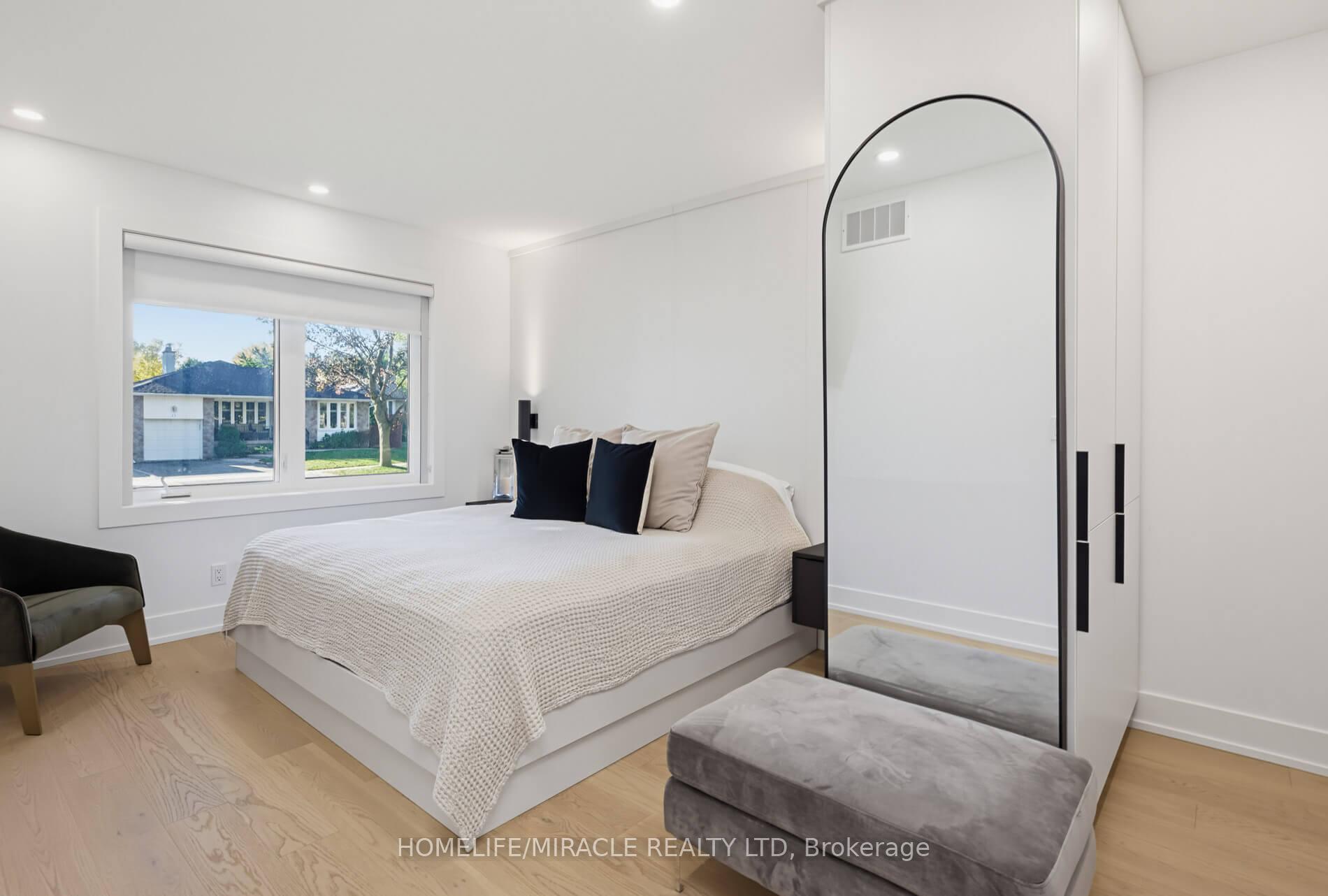 Photo 24 of 8 Laurelwood Crescent, Etobicoke, Willowridge-Martingrove-Richview — HOMEH