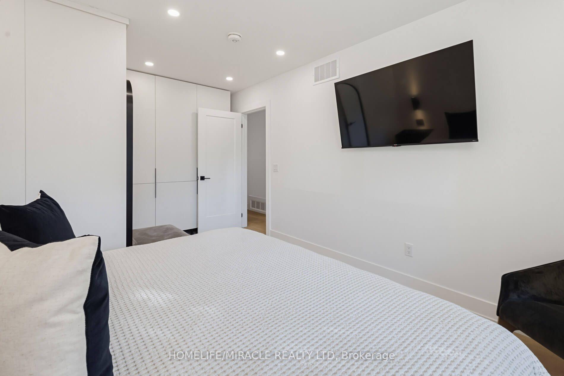 Photo 25 of 8 Laurelwood Crescent, Etobicoke, Willowridge-Martingrove-Richview — HOMEH