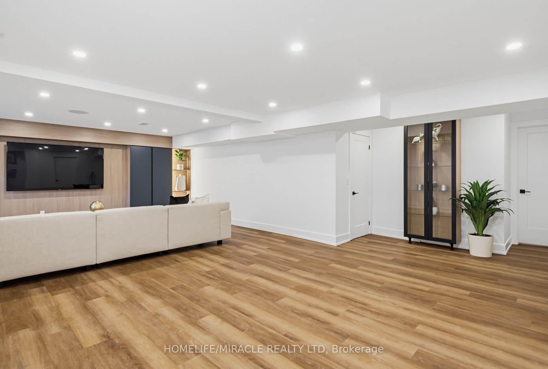 Photo 33 of 8 Laurelwood Crescent, Etobicoke, Willowridge-Martingrove-Richview — HOMEH