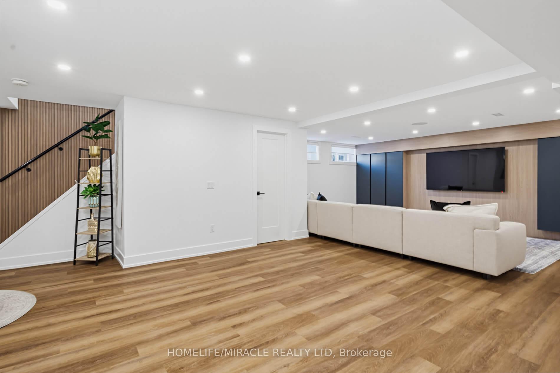 Photo 34 of 8 Laurelwood Crescent, Etobicoke, Willowridge-Martingrove-Richview — HOMEH