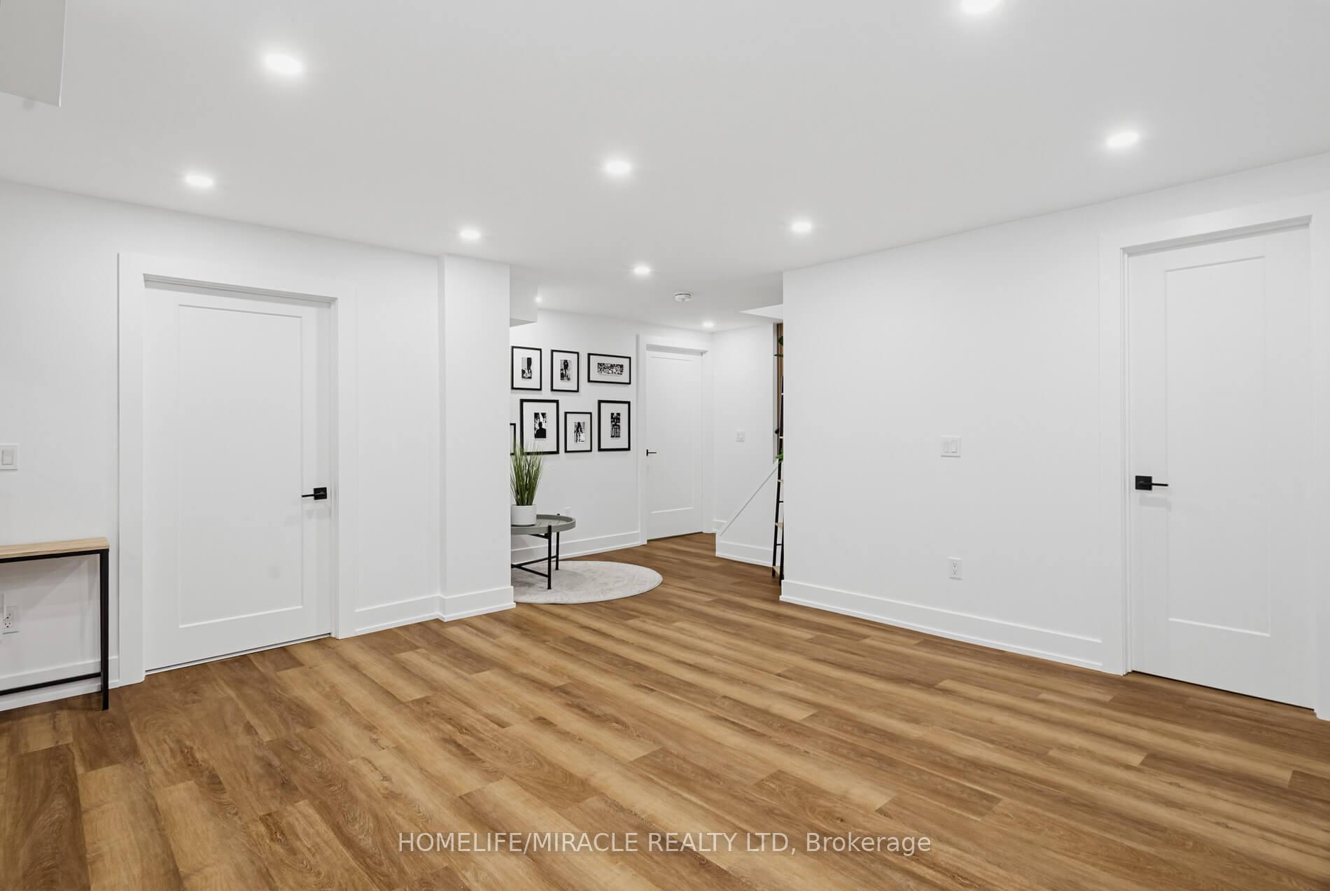 Photo 35 of 8 Laurelwood Crescent, Etobicoke, Willowridge-Martingrove-Richview — HOMEH