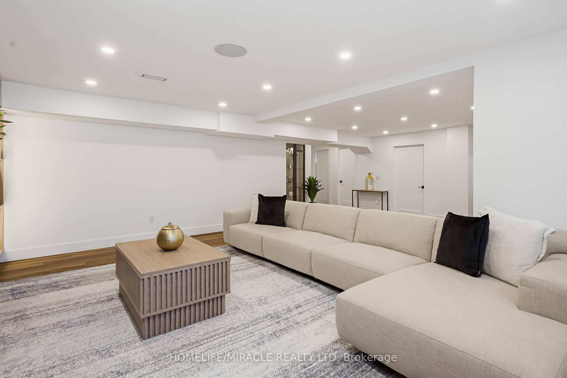 Photo 37 of 8 Laurelwood Crescent, Etobicoke, Willowridge-Martingrove-Richview — HOMEH