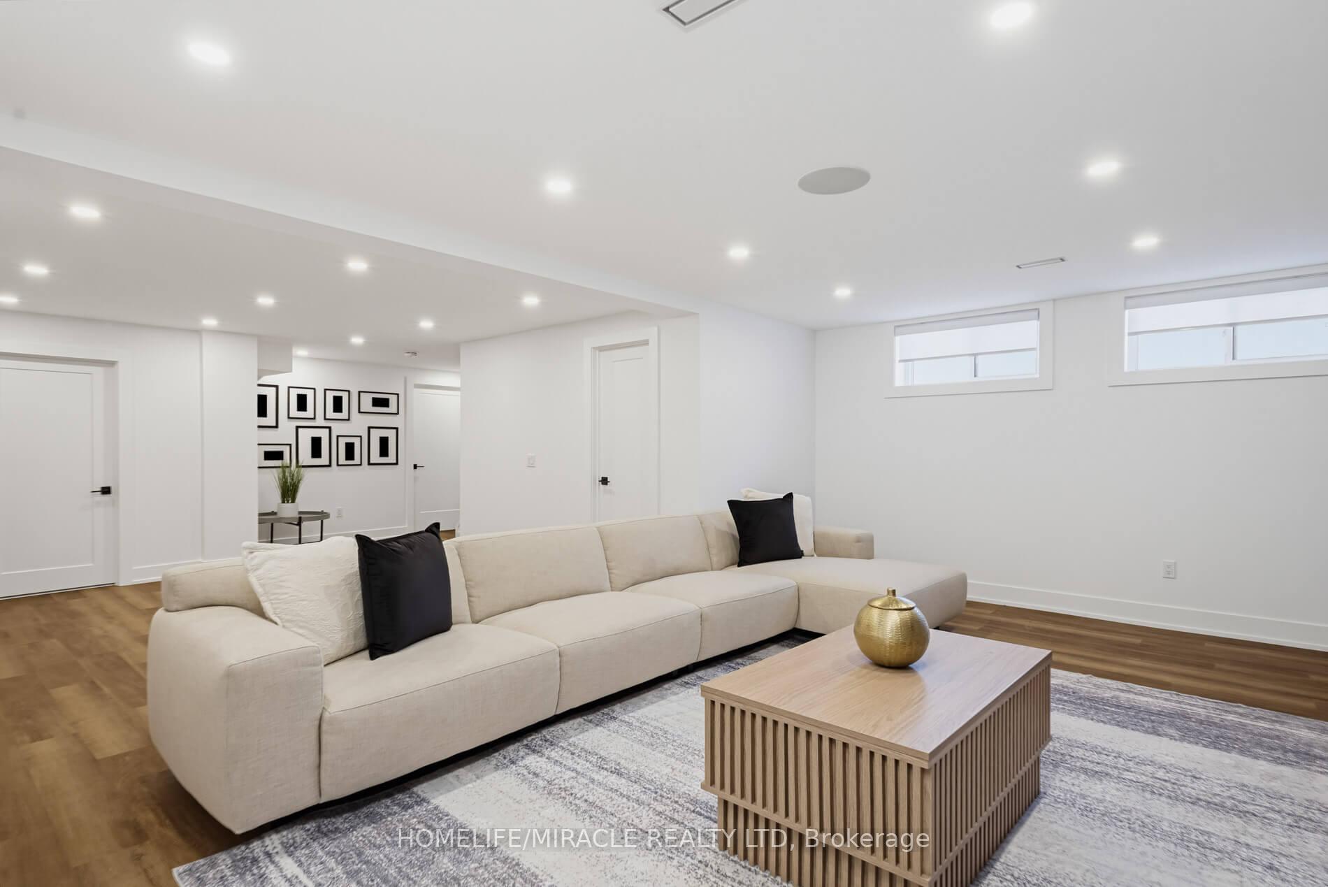 Photo 38 of 8 Laurelwood Crescent, Etobicoke, Willowridge-Martingrove-Richview — HOMEH