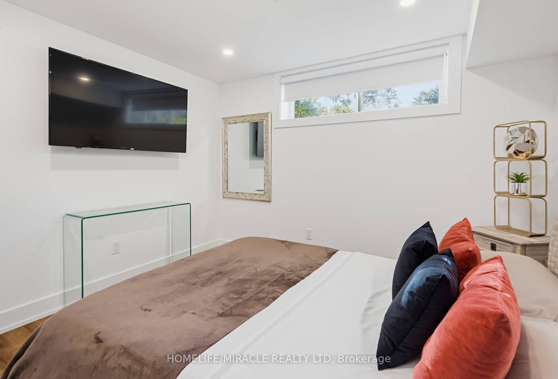 Photo 42 of 8 Laurelwood Crescent, Etobicoke, Willowridge-Martingrove-Richview — HOMEH