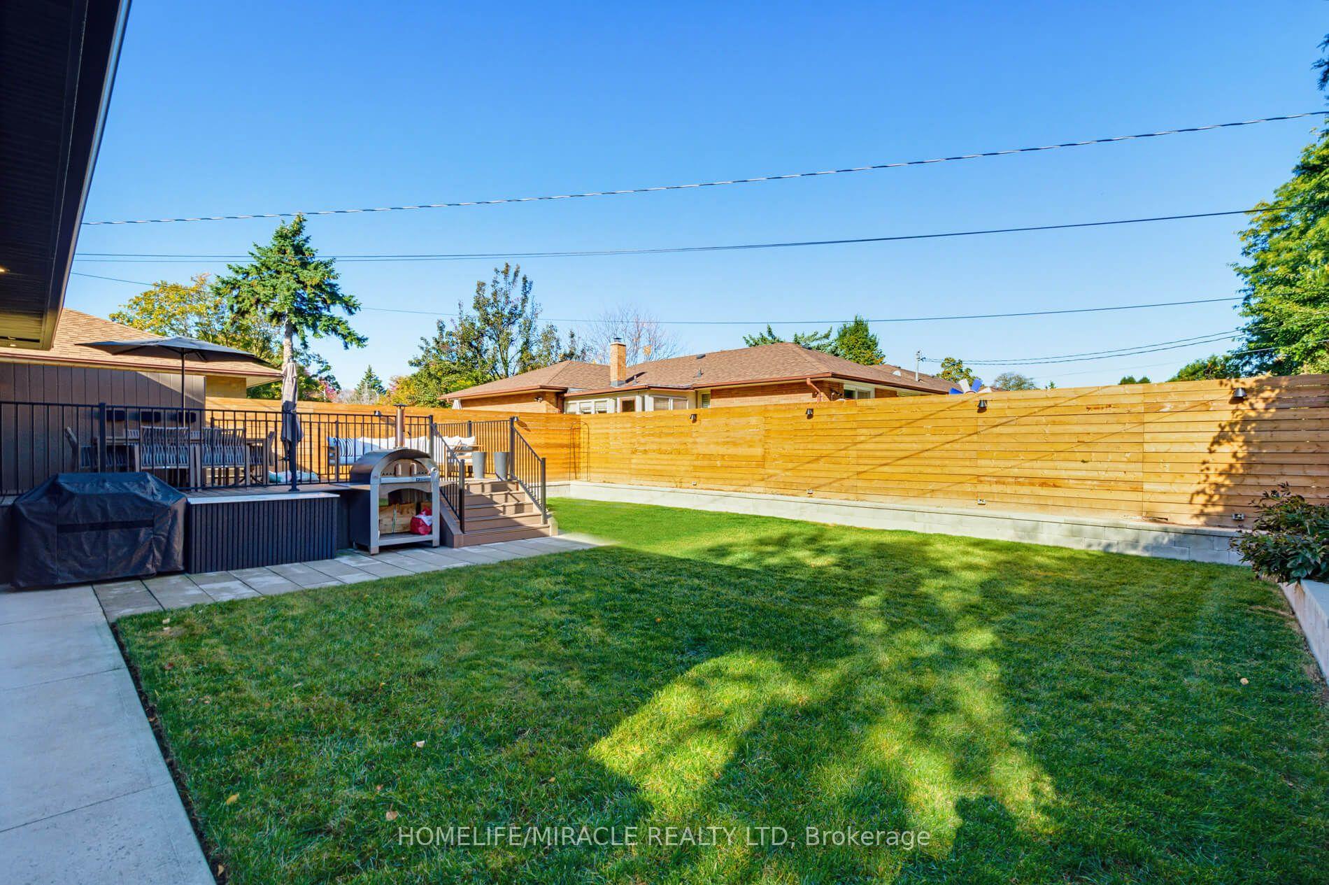 Photo 45 of 8 Laurelwood Crescent, Etobicoke, Willowridge-Martingrove-Richview — HOMEH